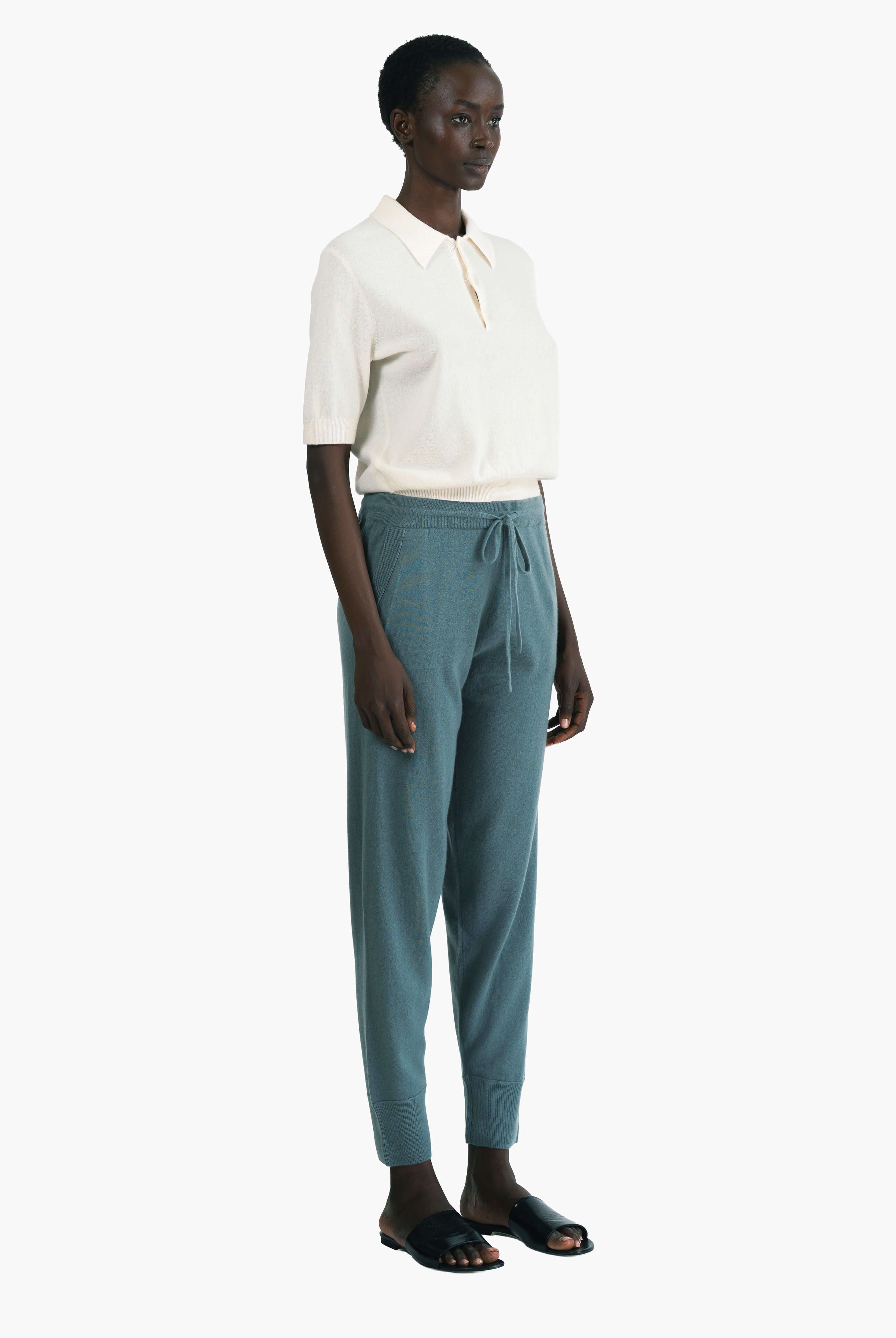 Annabelle cashmere Trousers - Sage Green – side view