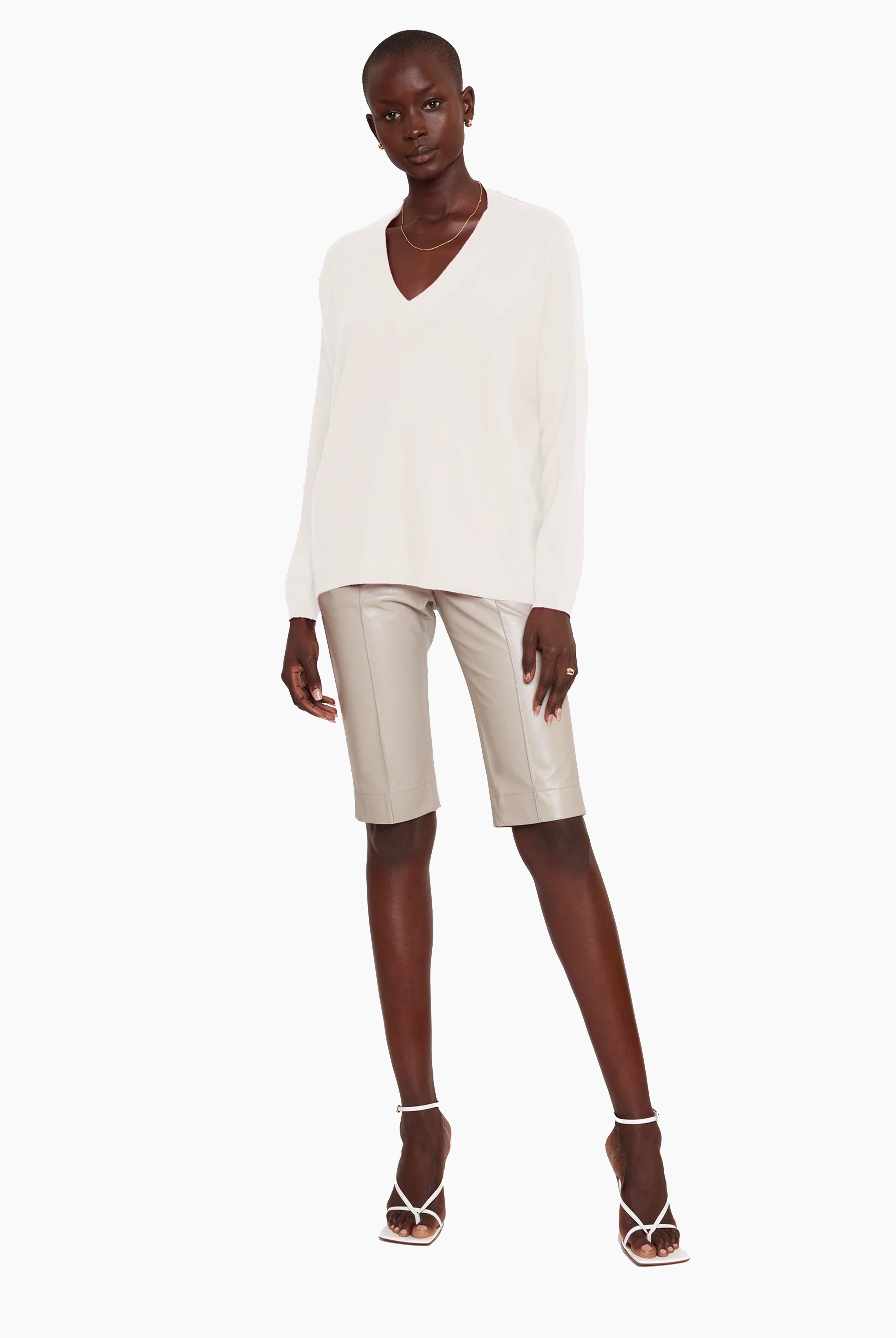 Bailey cashmere Sweater - Ivory – styling shot