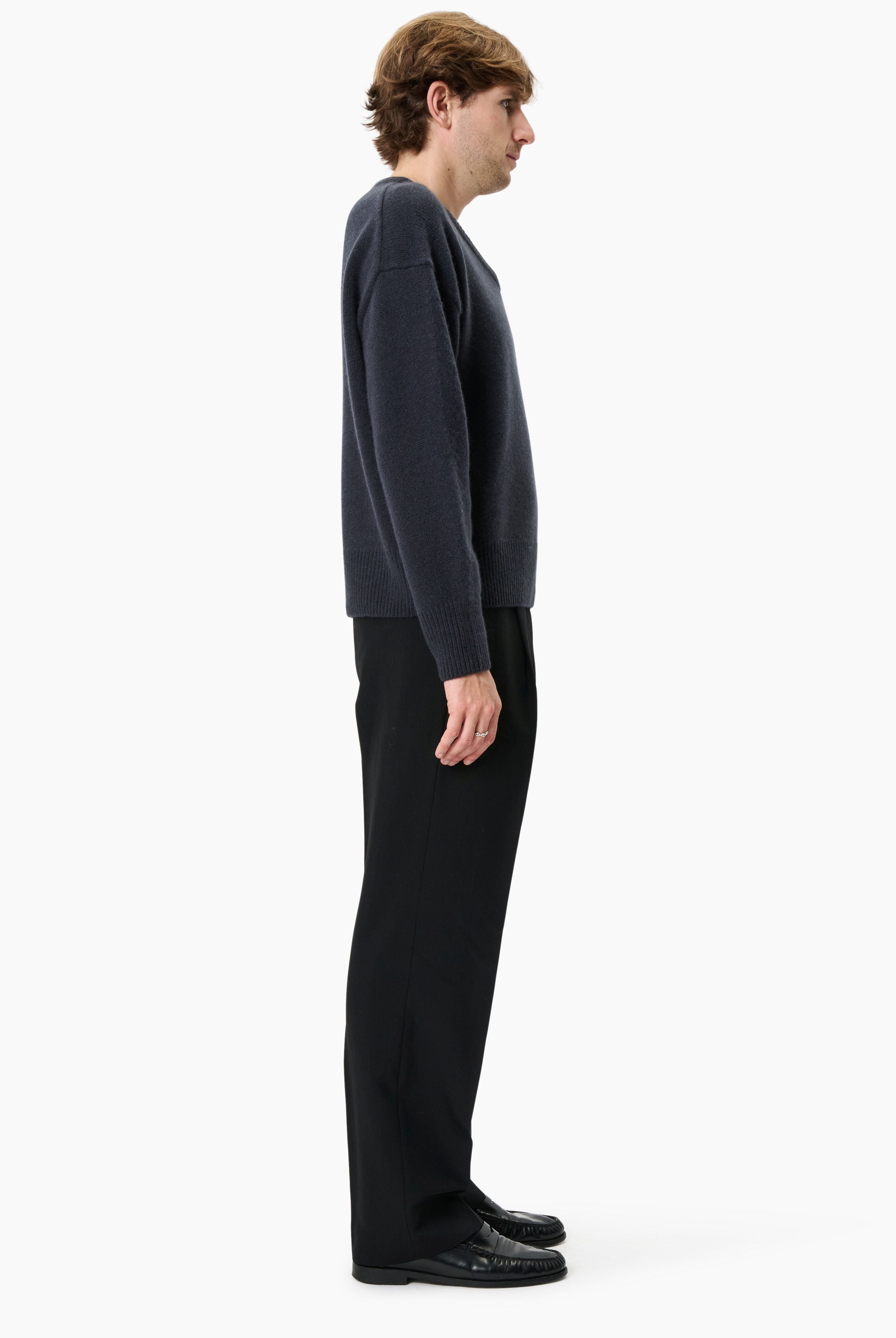 Mr Battersea cashmere Sweater - Gravity Grey – side view