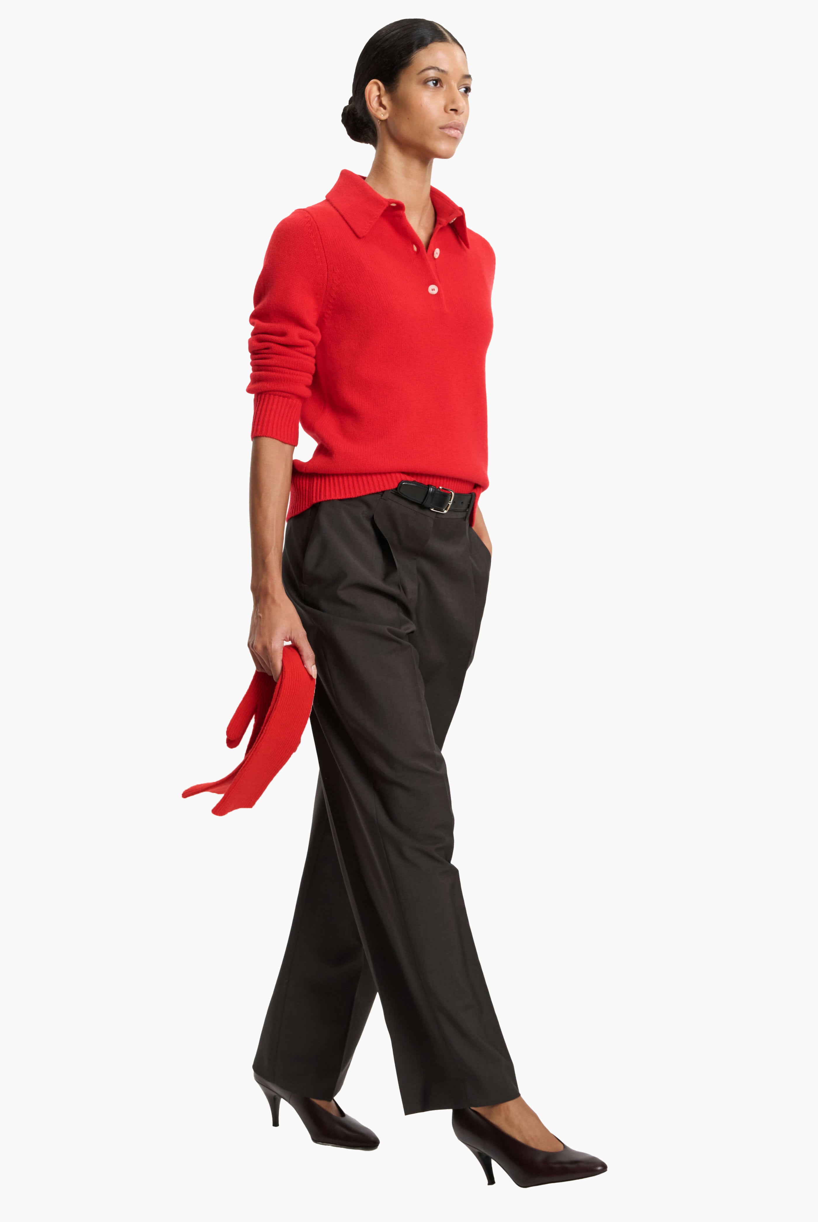 Bessi cashmere Sweater - Postbox Red – styling shot