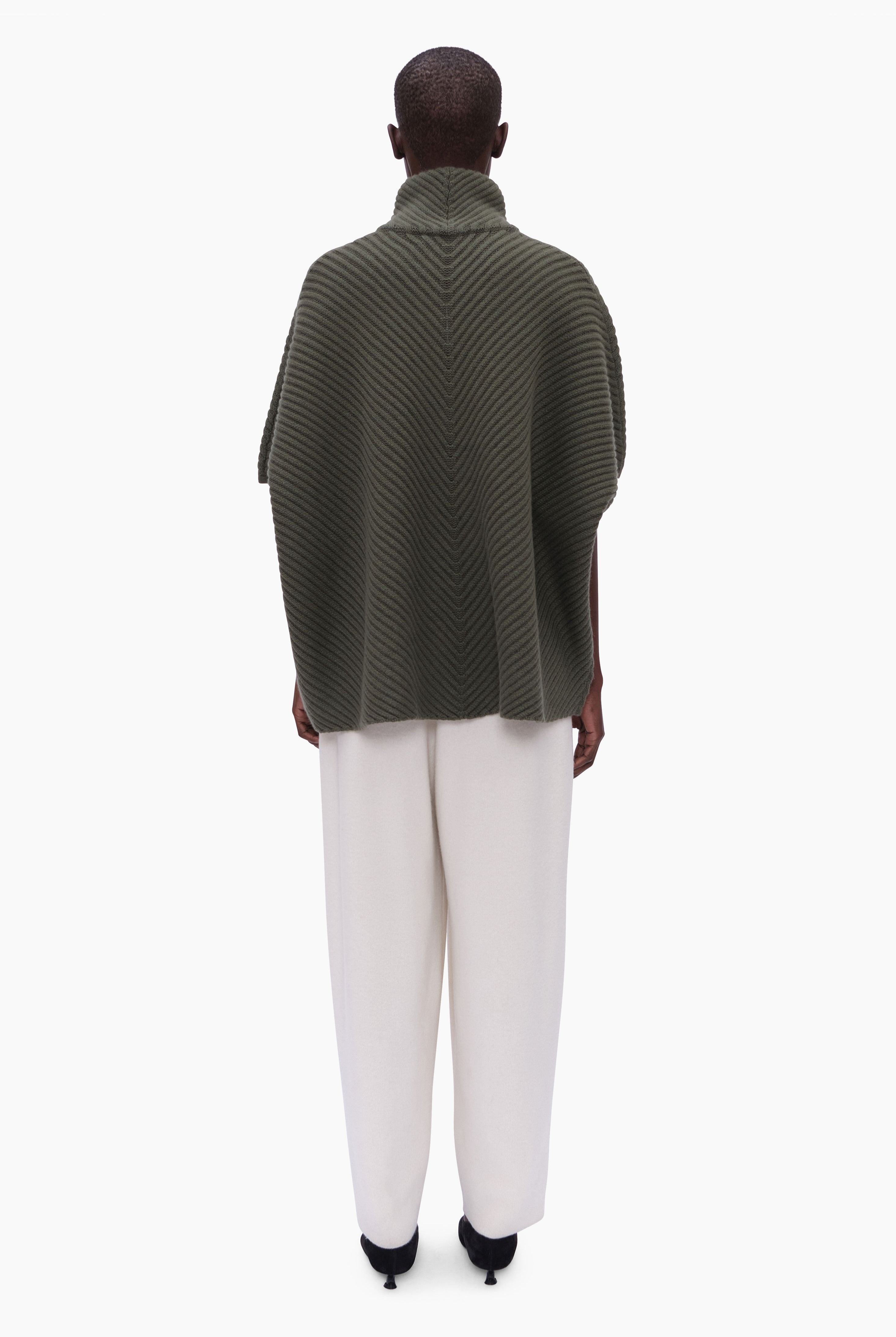 Brigitta cashmere Sweater - Shooting Green – back view