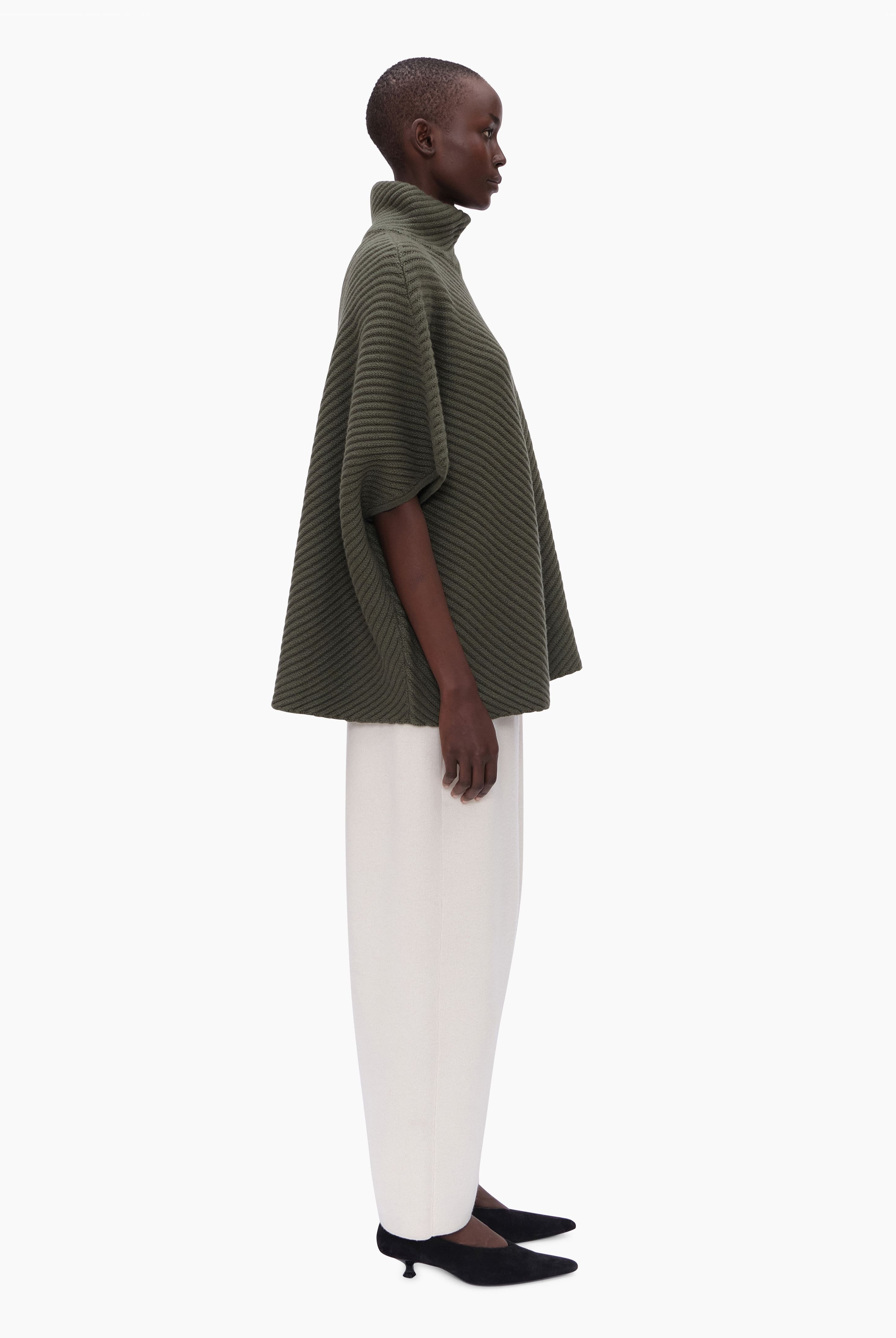 Brigitta cashmere Sweater - Shooting Green – side view