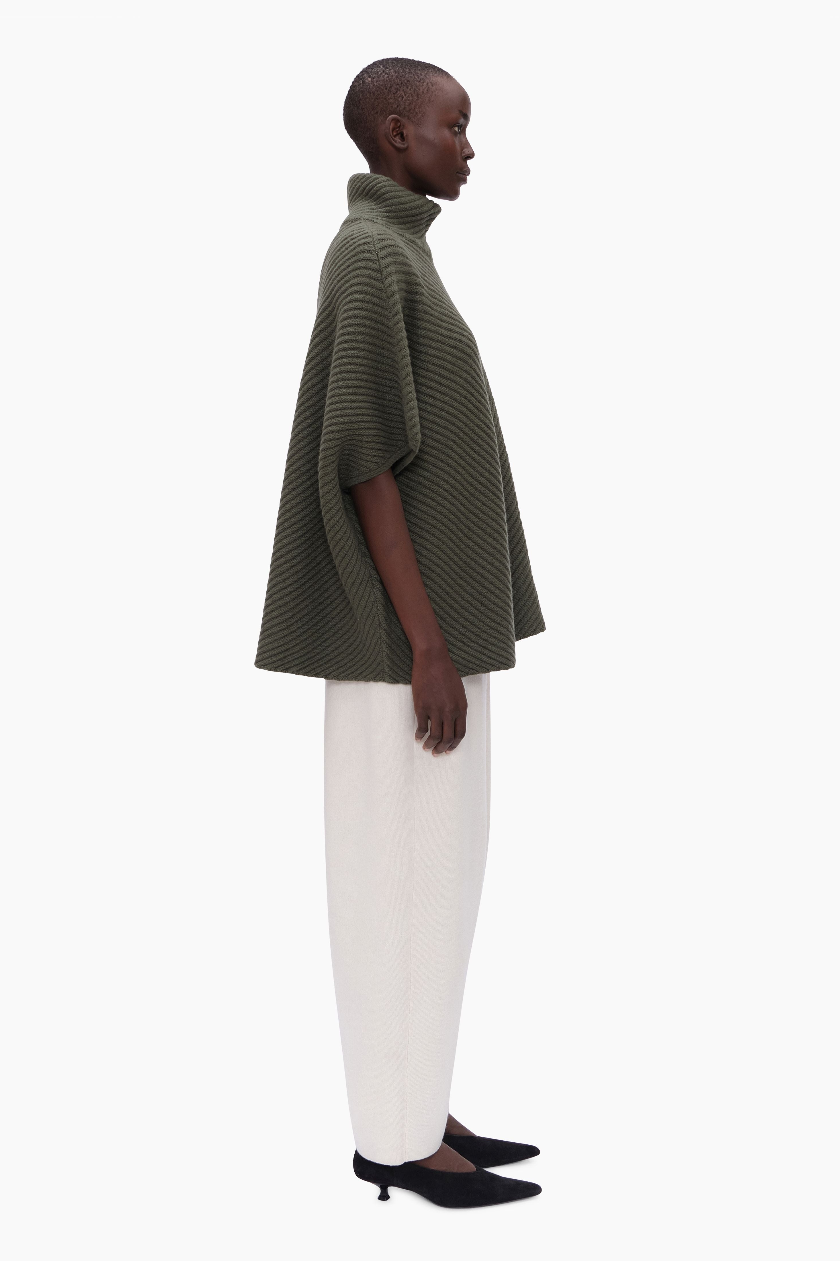 Brigitta cashmere Sweater - Shooting Green – side view