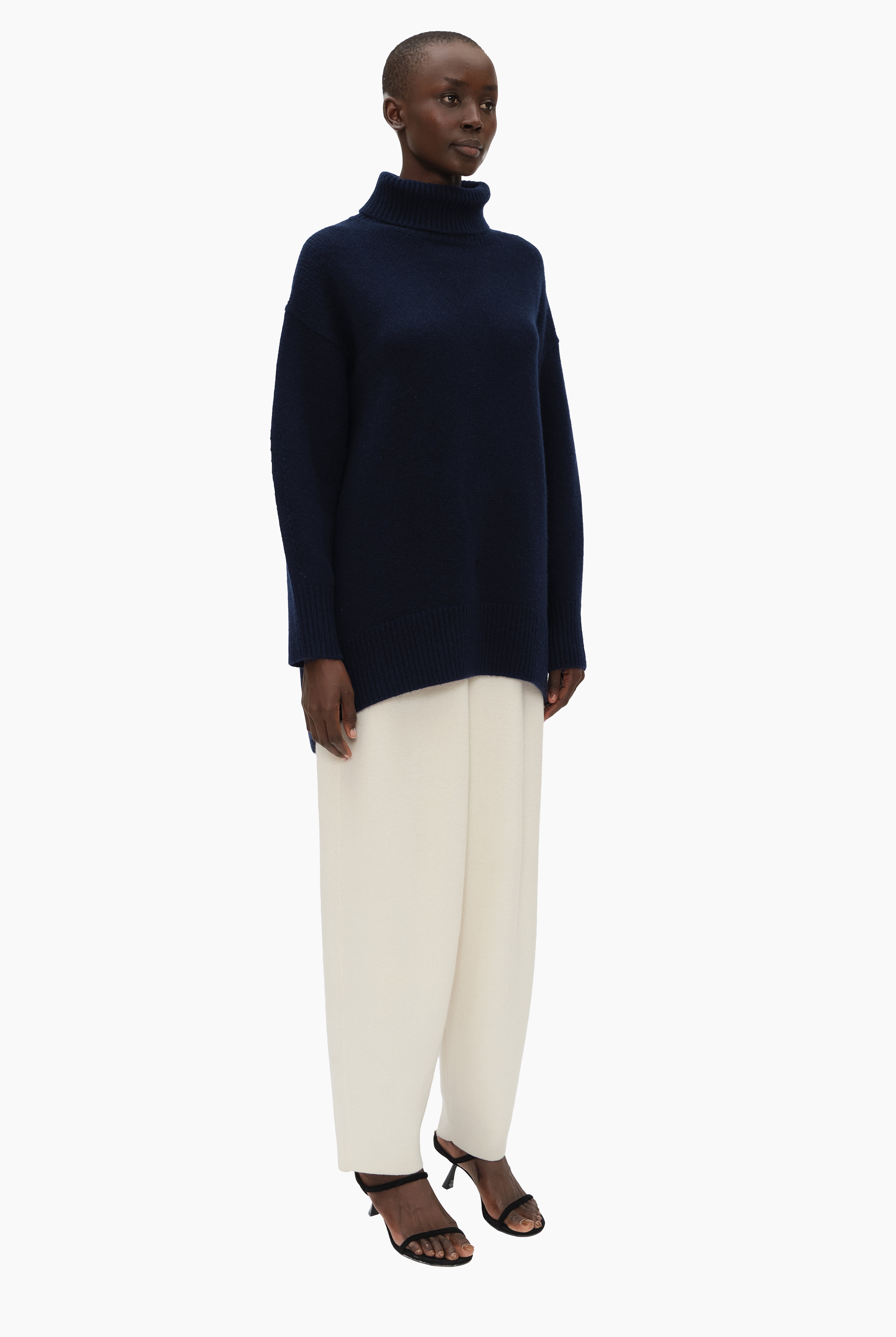 Cedar cashmere Sweater - Navy – side view