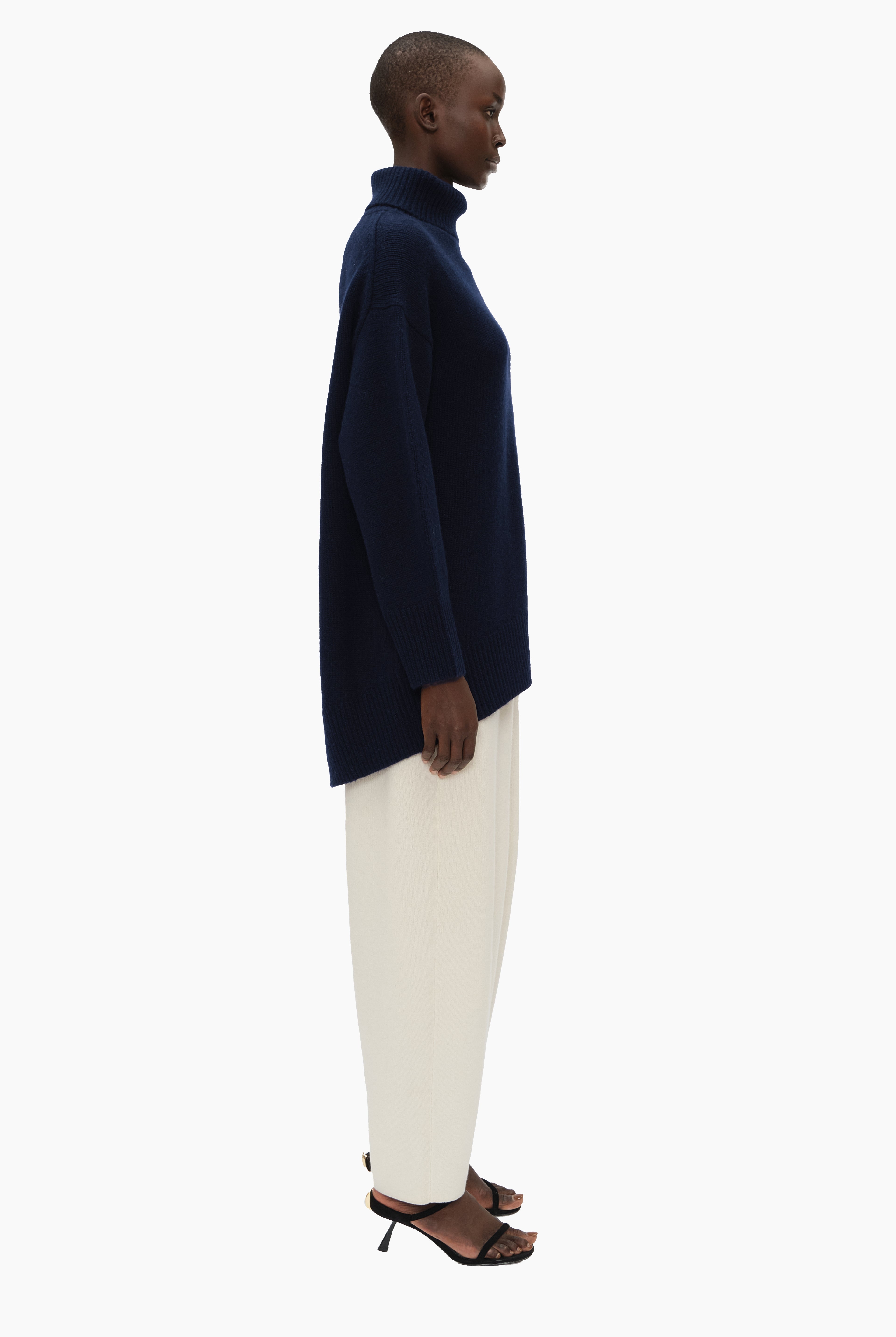 Cedar cashmere Sweater - Navy – side view