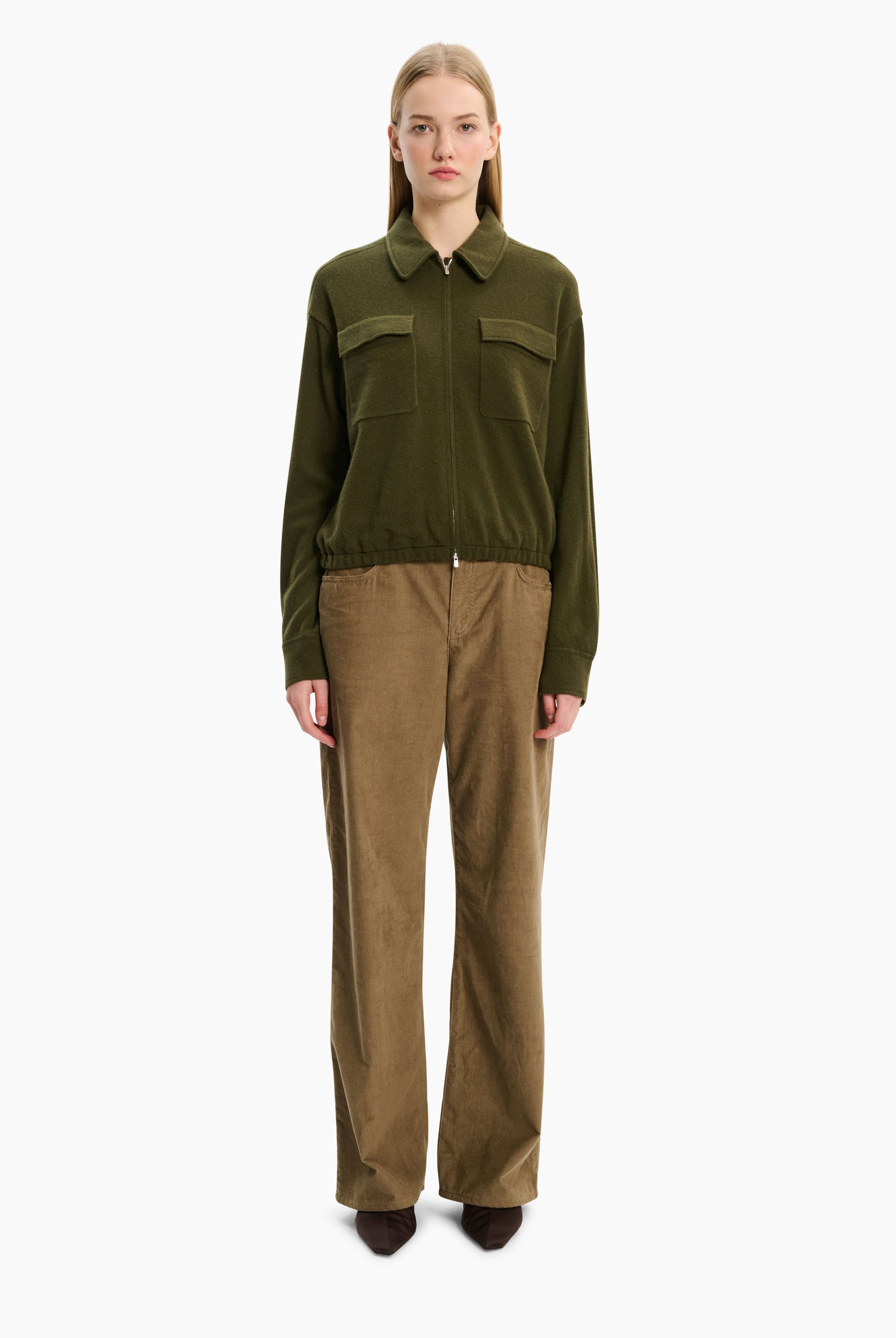Aylsham cashmere Sweater - Dark Olive – styling shot