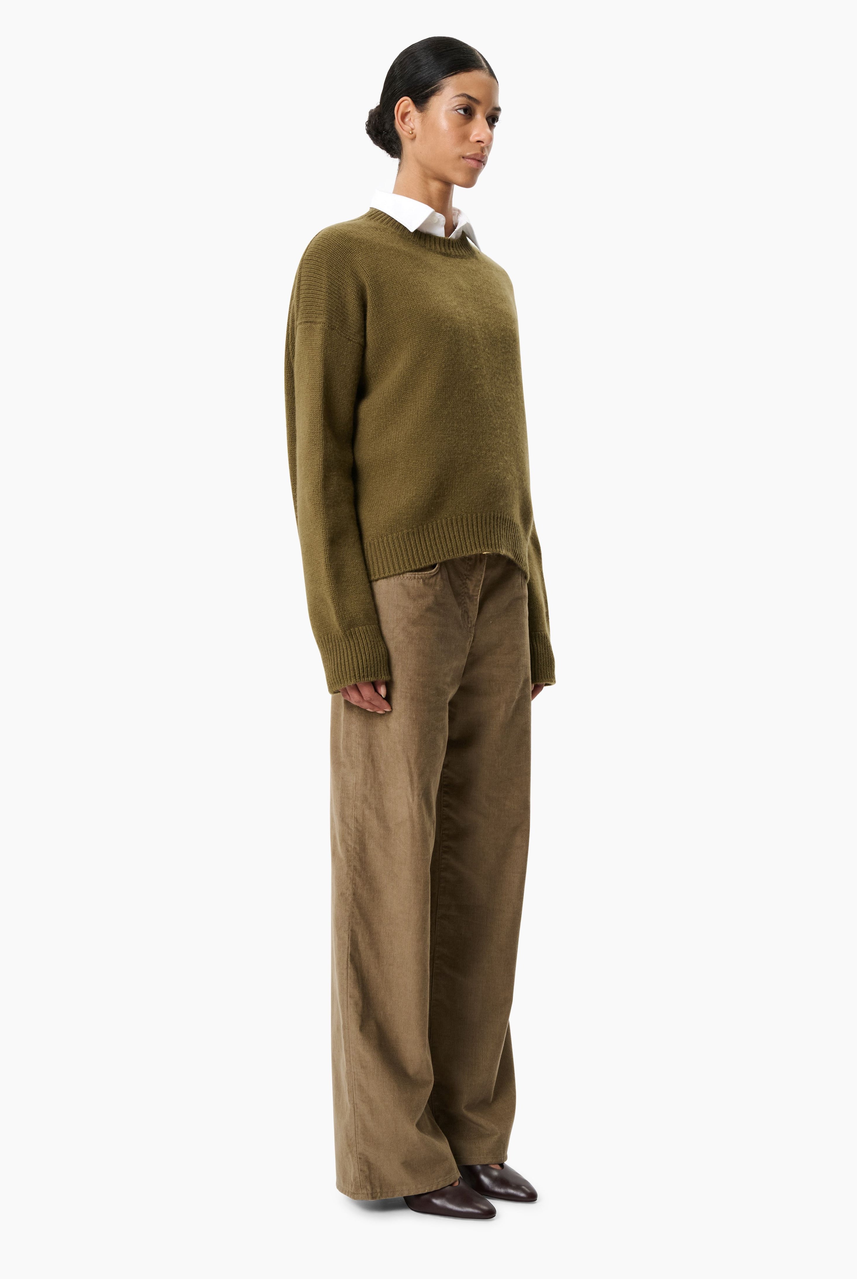 The Ivy cashmere Sweater - Highland Moss – side view