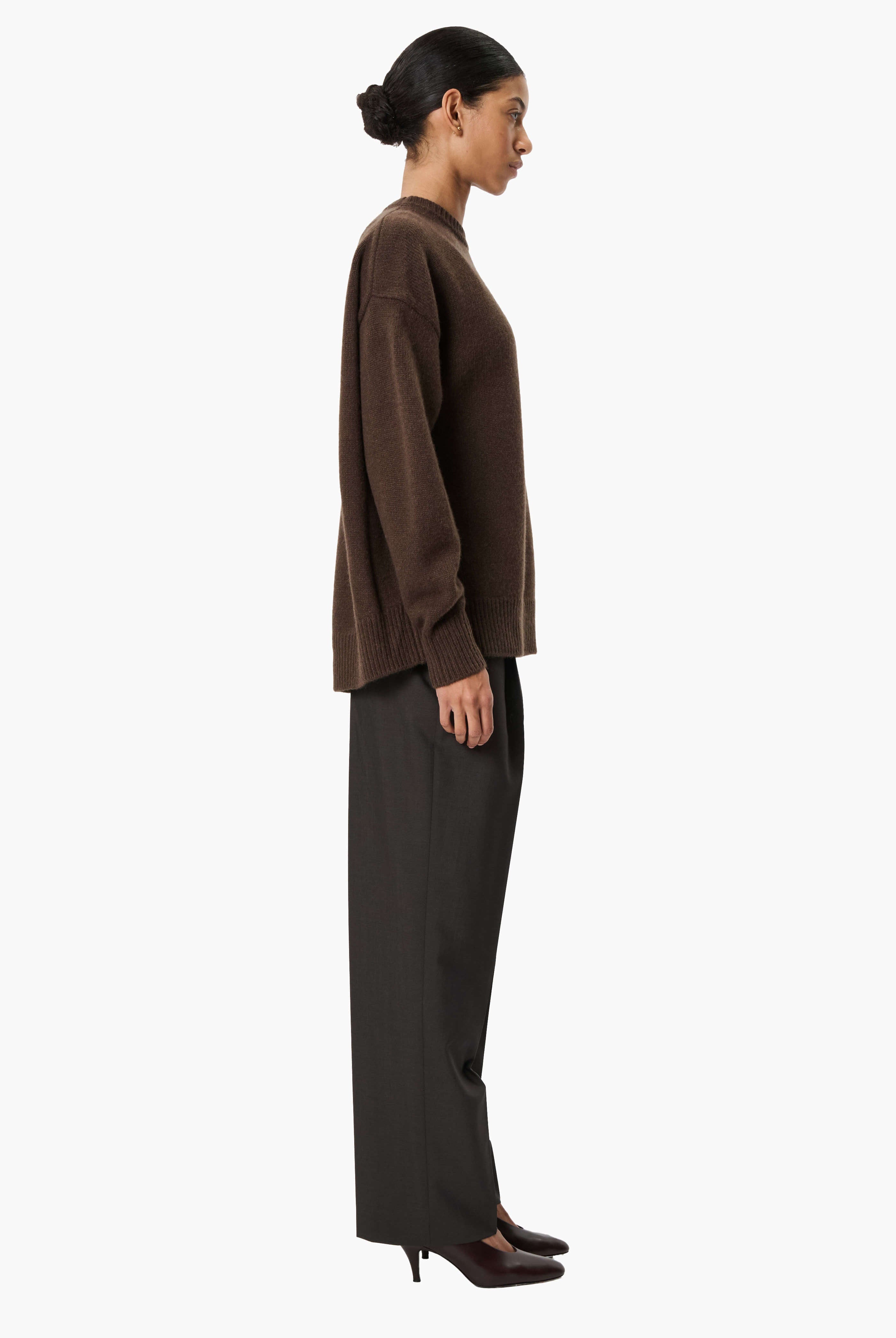 Islington cashmere Sweater - Ebony – side view