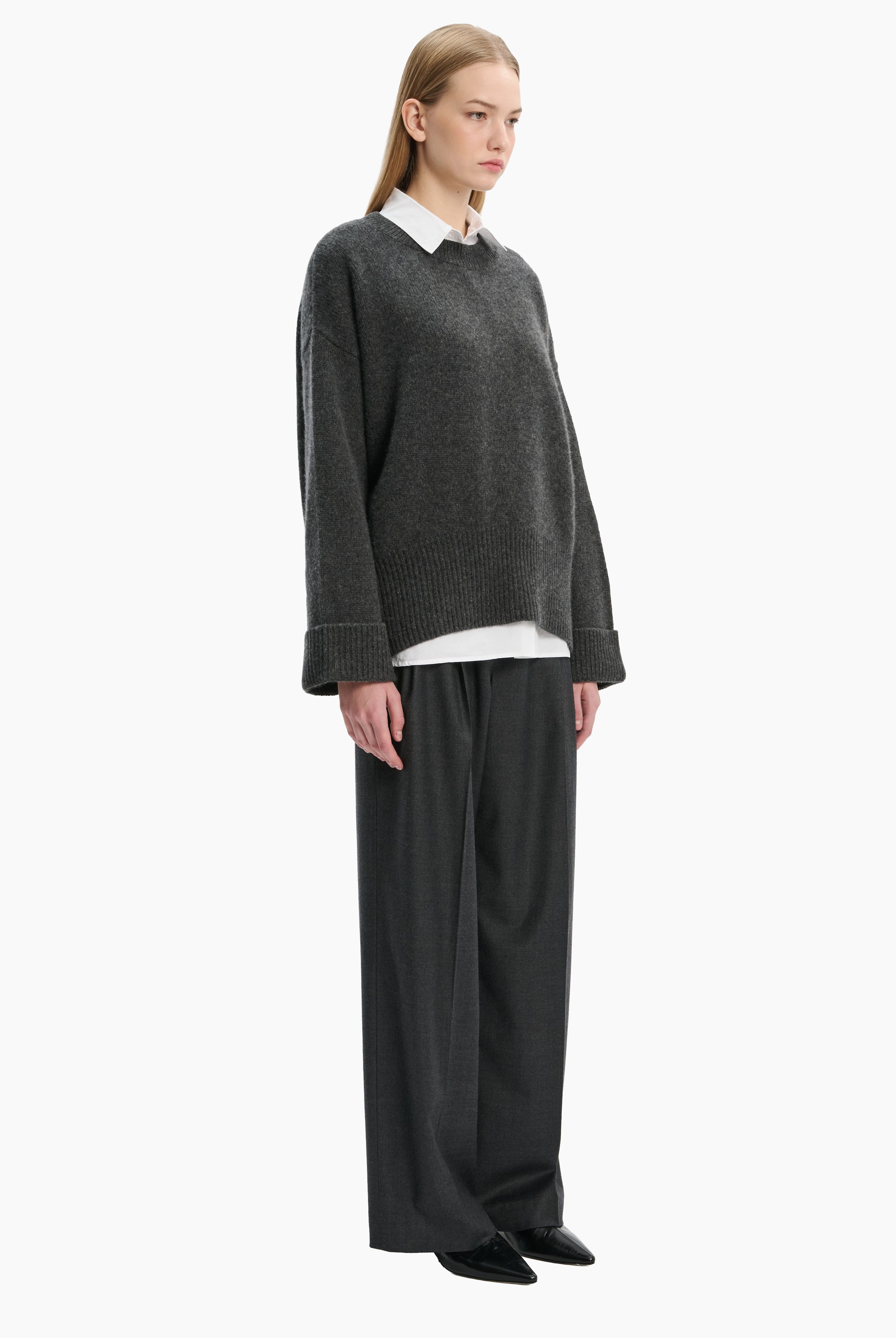 Knightsbridge cashmere Sweater - Charcoal – side view