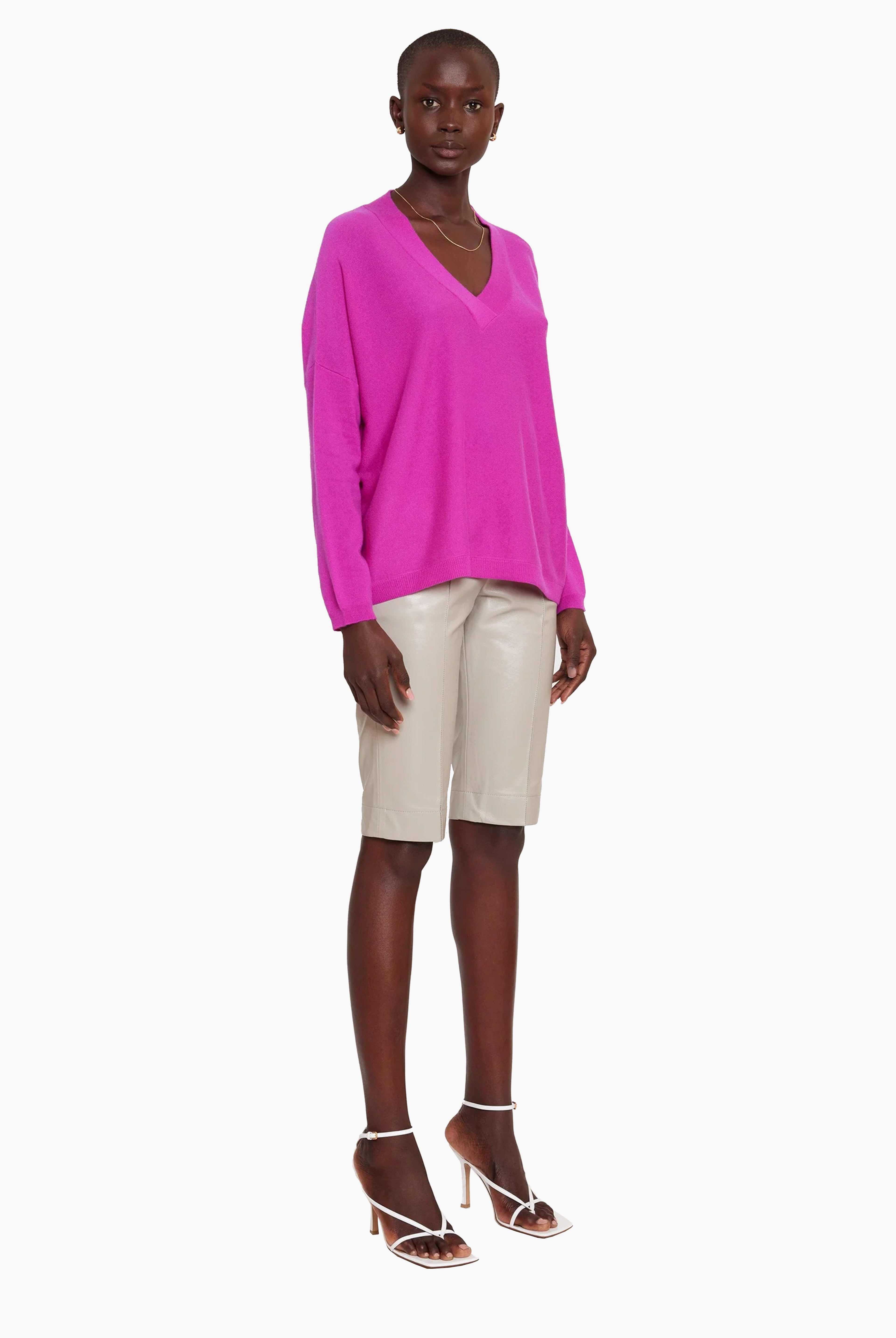 Bailey cashmere Sweater - Magenta – styling shot