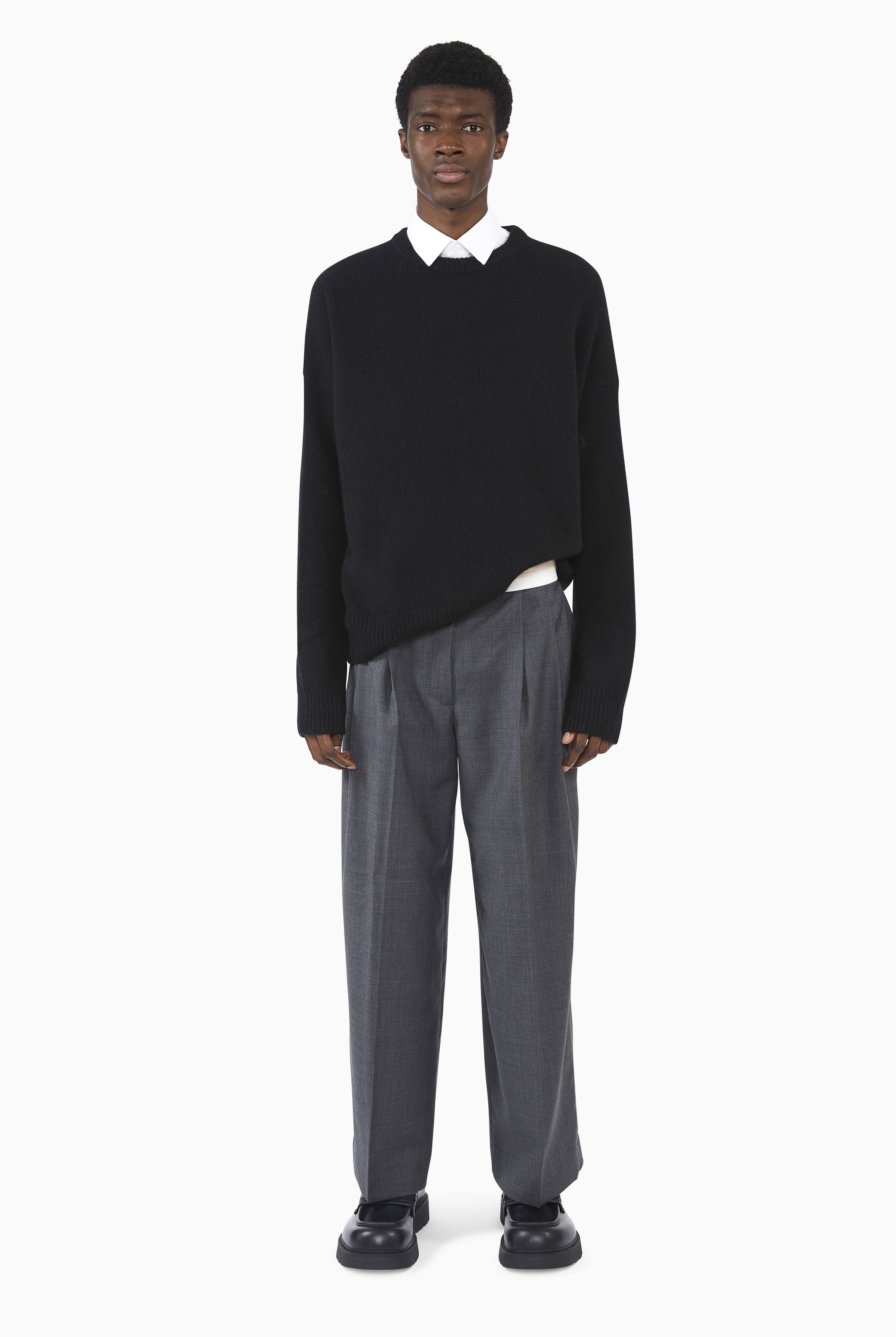 Mr Paddington cashmere Sweater - Black – styling shot