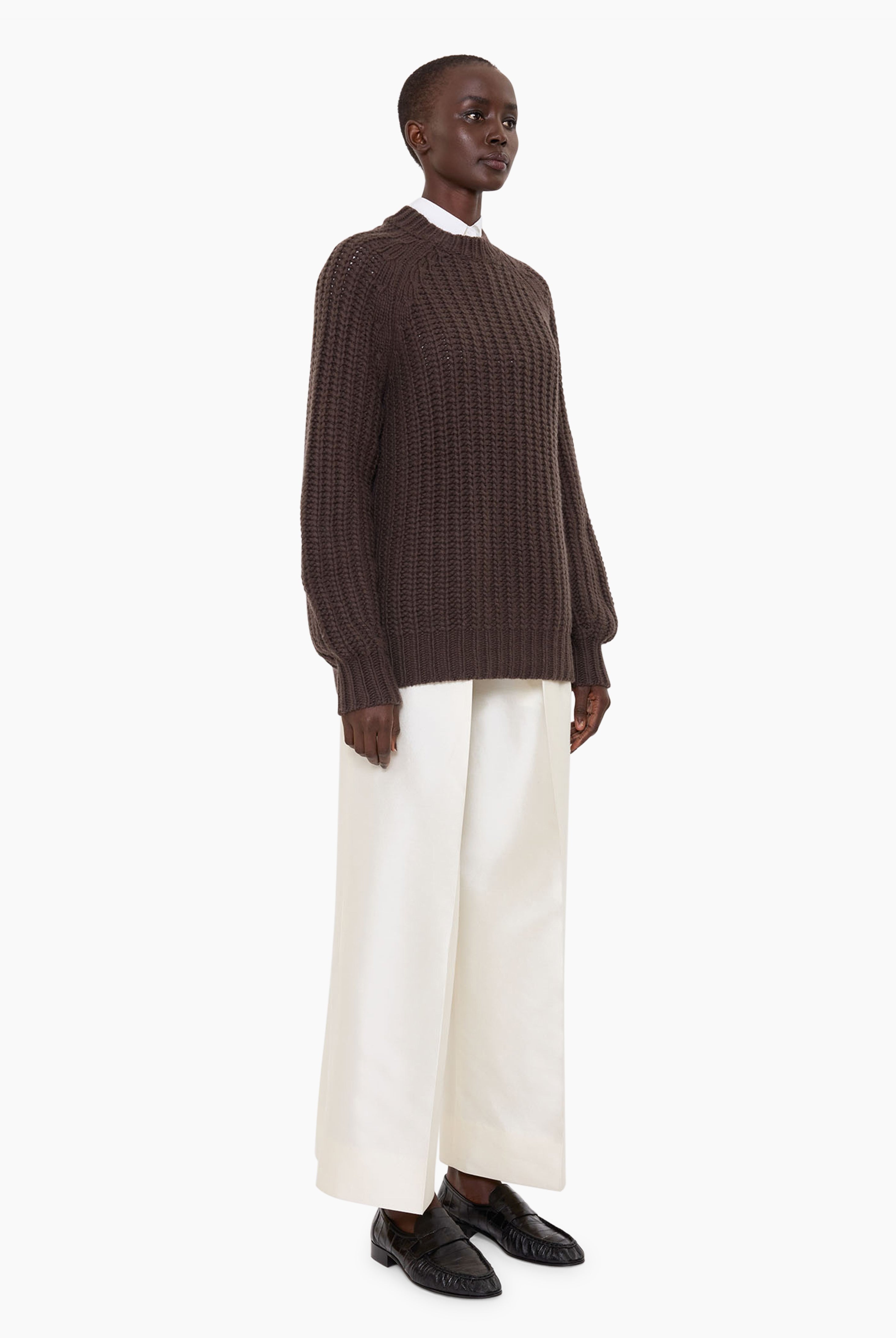 Budapest cashmere Sweater - Ebony – side view