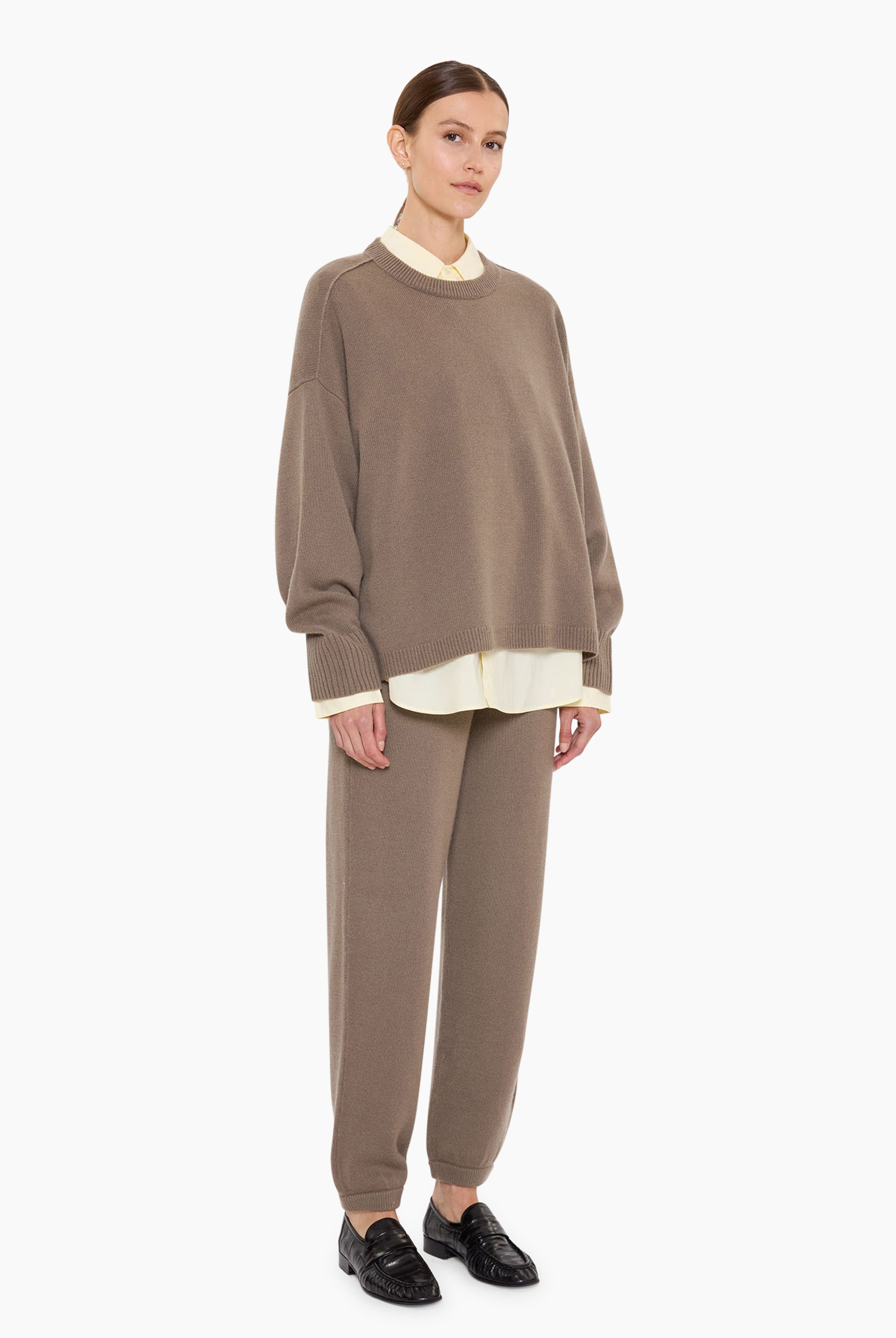 Eloise cashmere Trousers - Desert Taupe – side view