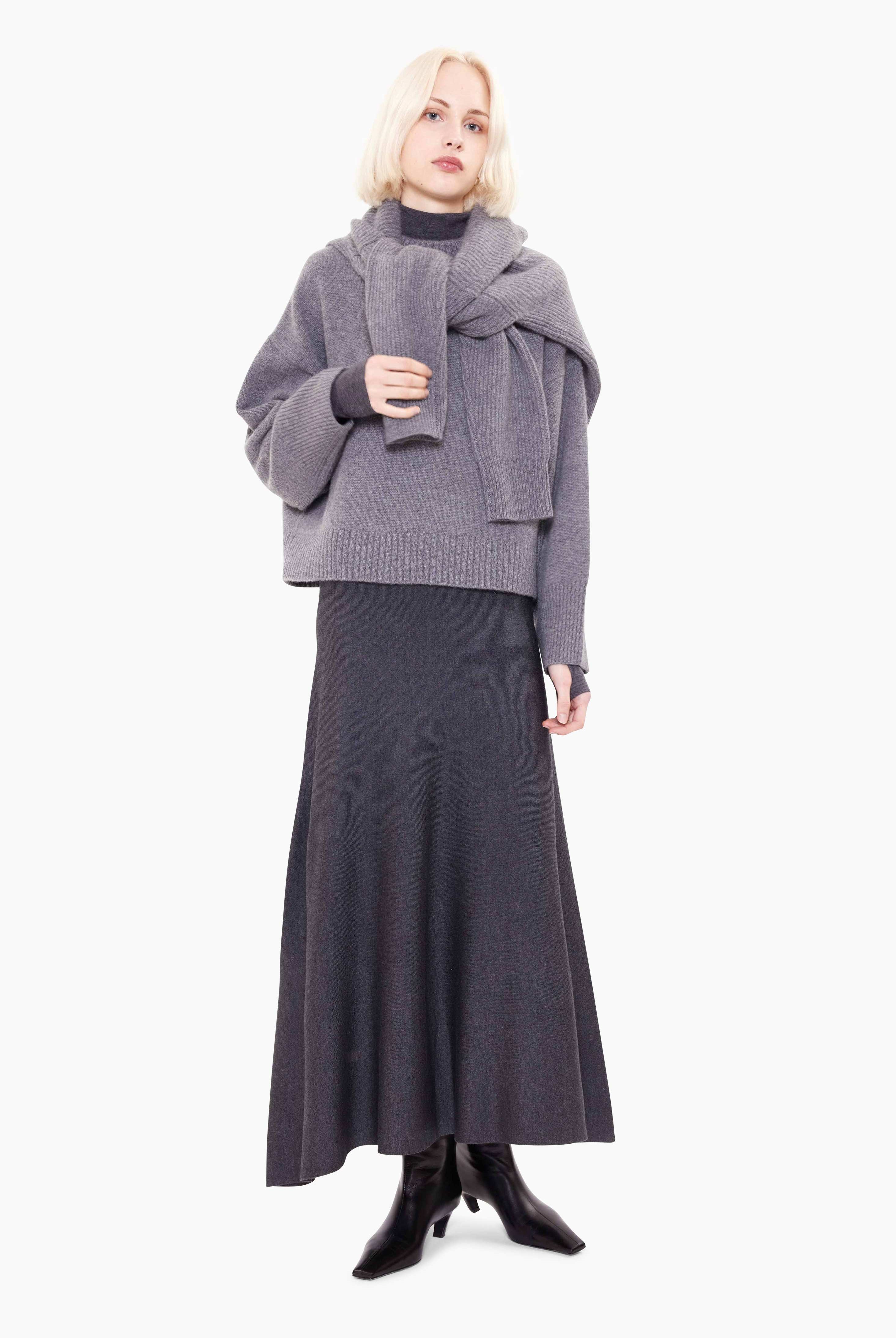 Rozzie cashmere Sweater - Granite Marl – styling shot