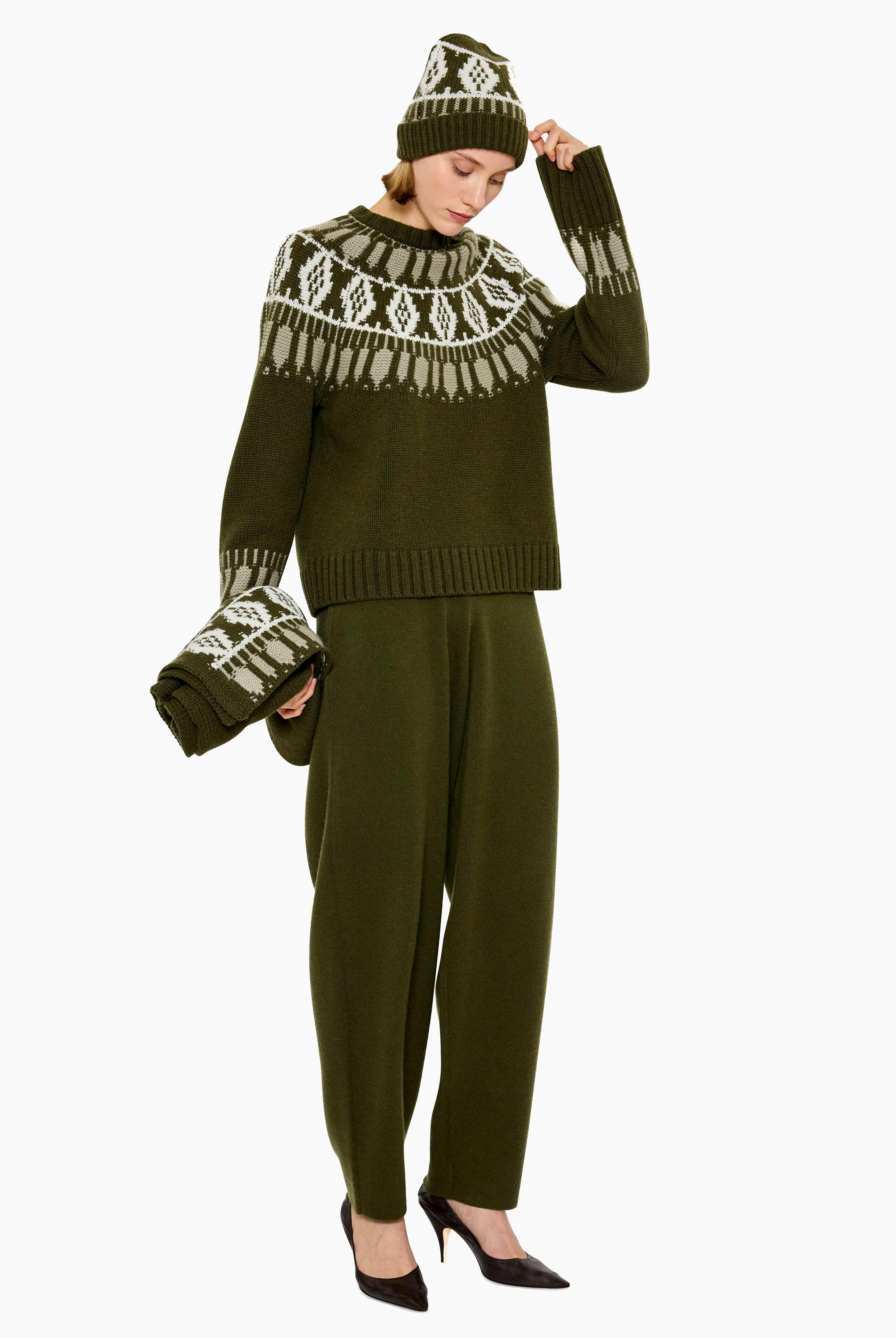 Jackson cashmere Sweater - Dark Olive & Olive Grey – styling shot