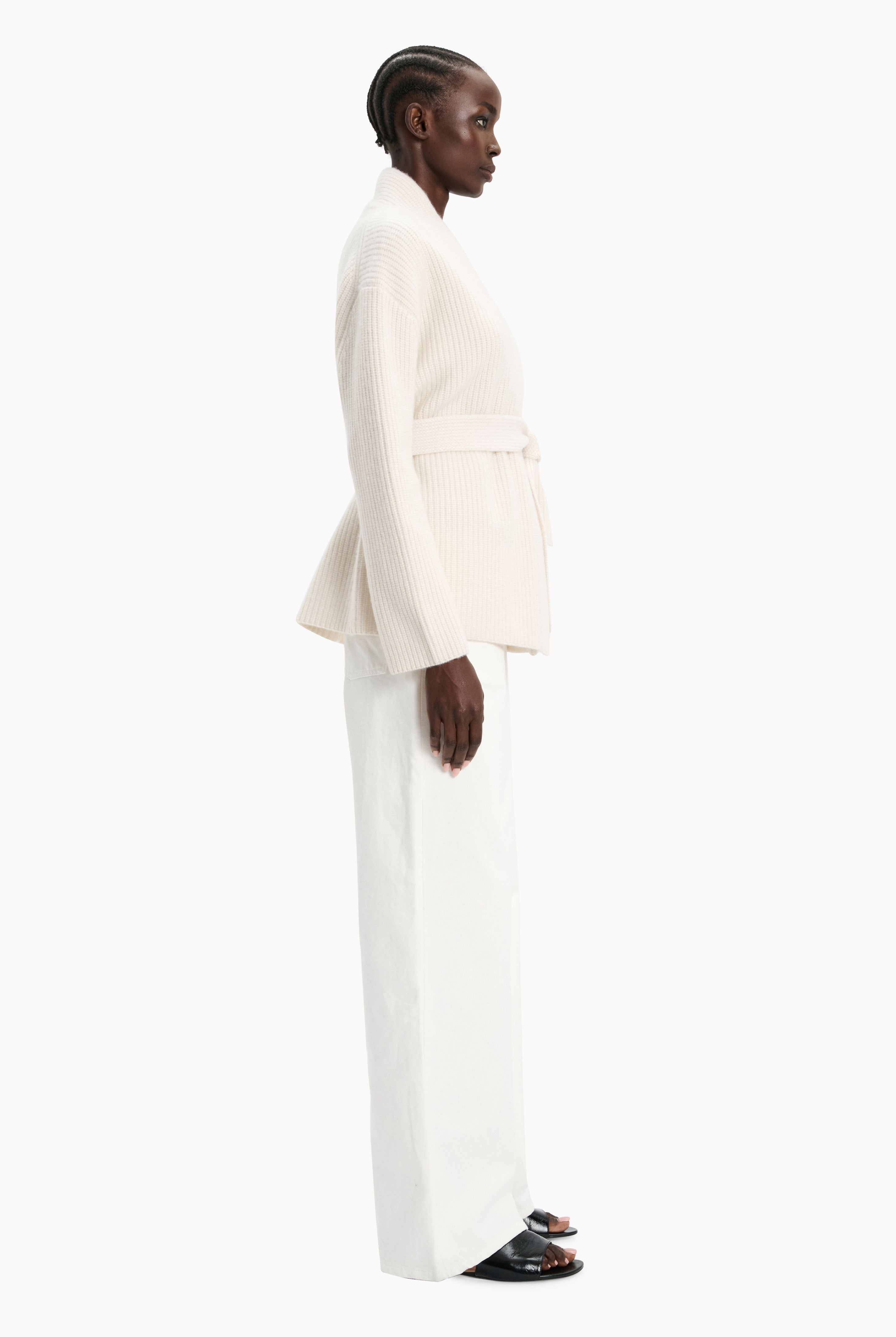 Sasha cashmere Cardigan - Ivory – side view