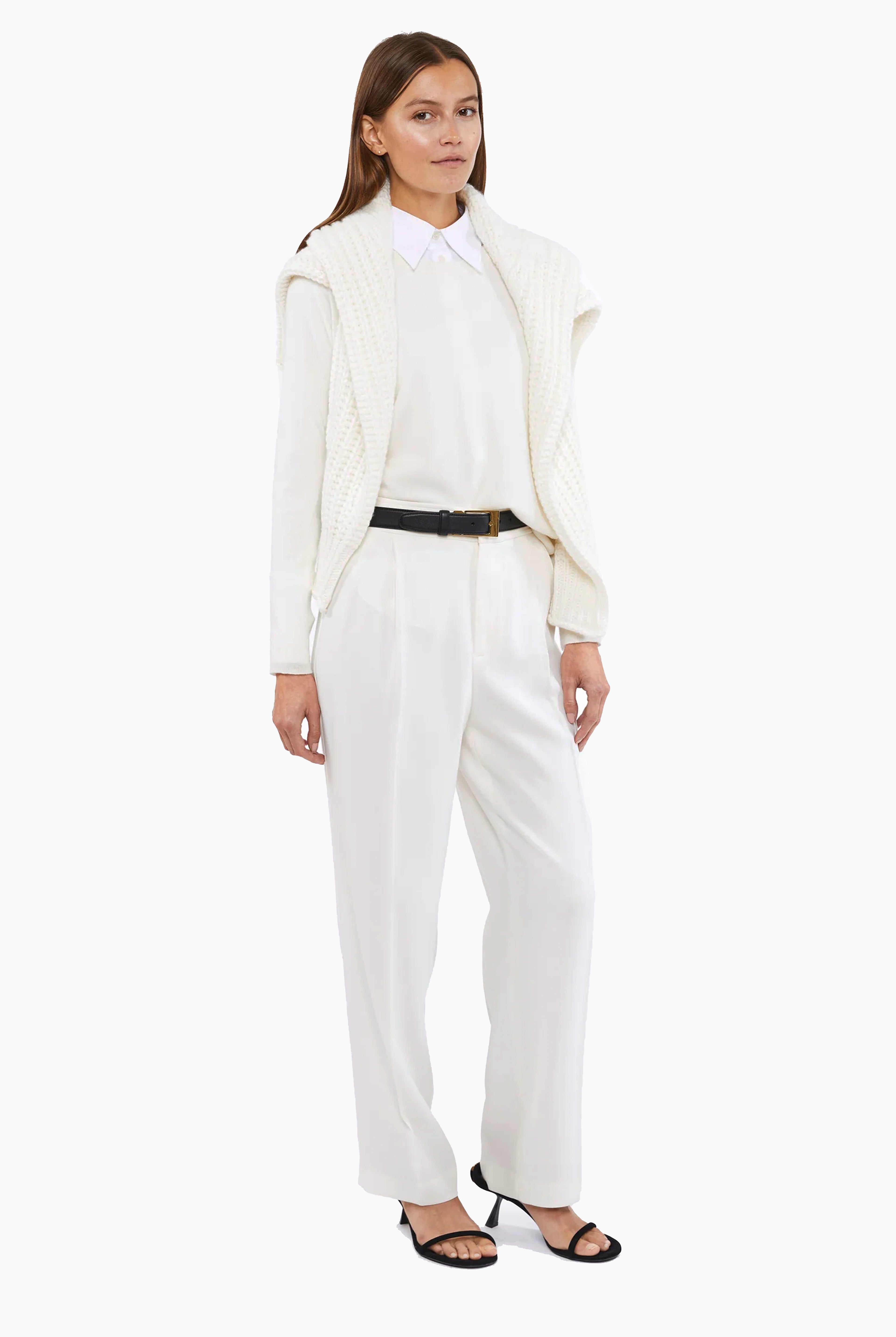 Manhattan cashmere Sweater - Ivory – styling shot