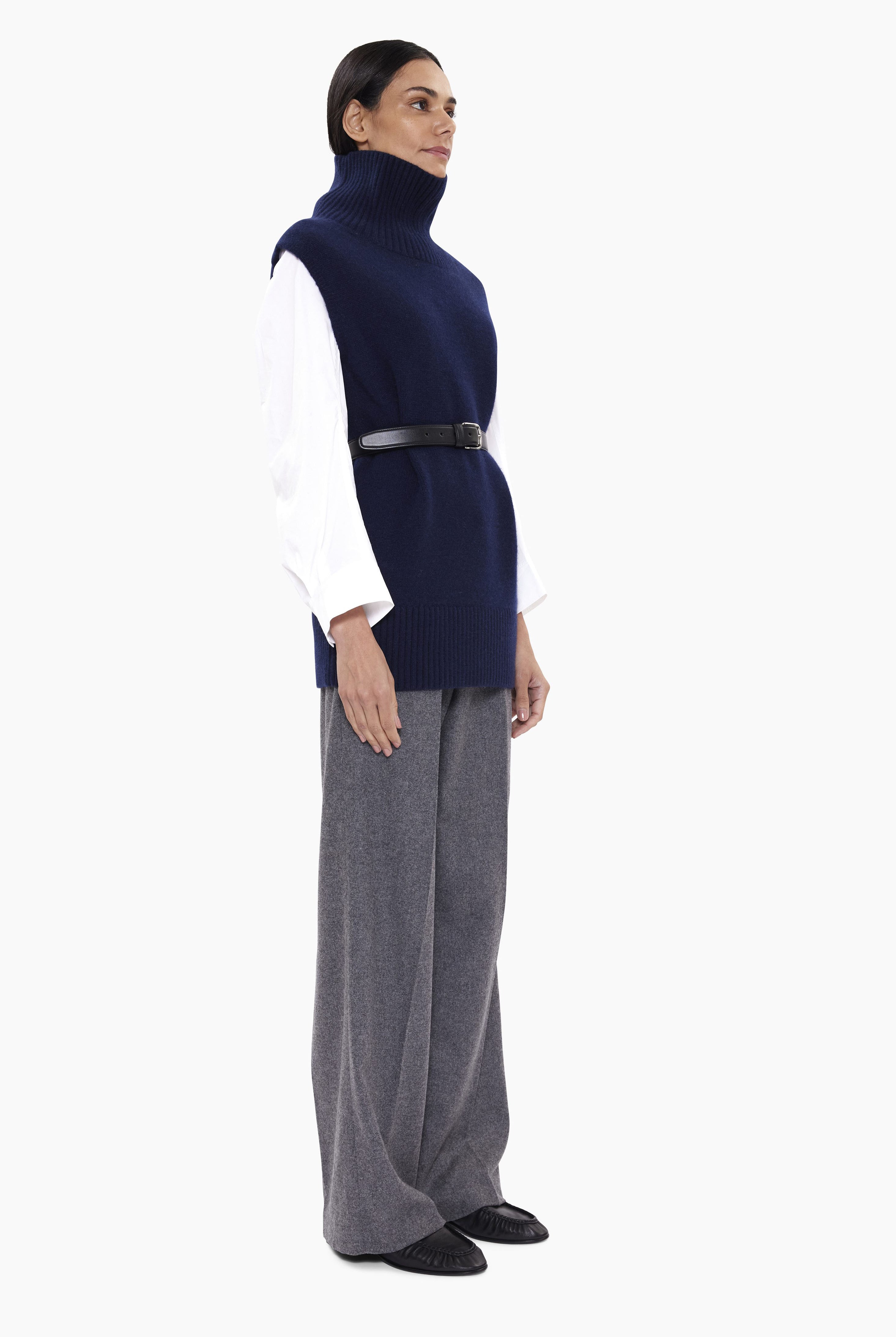 Honor cashmere Vest - Navy – side view