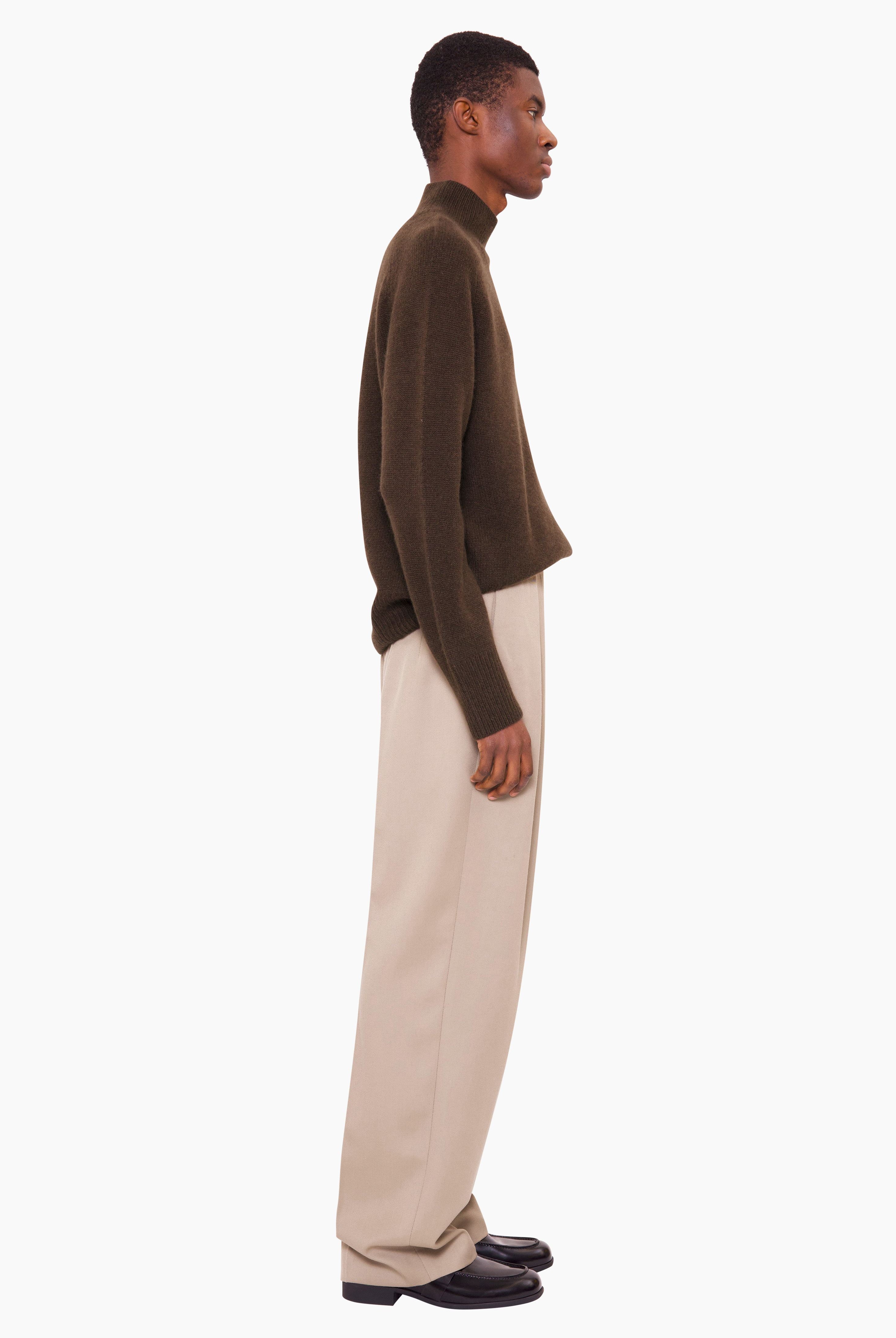 Mr Edith Grove cashmere Sweater - Ebony – side view