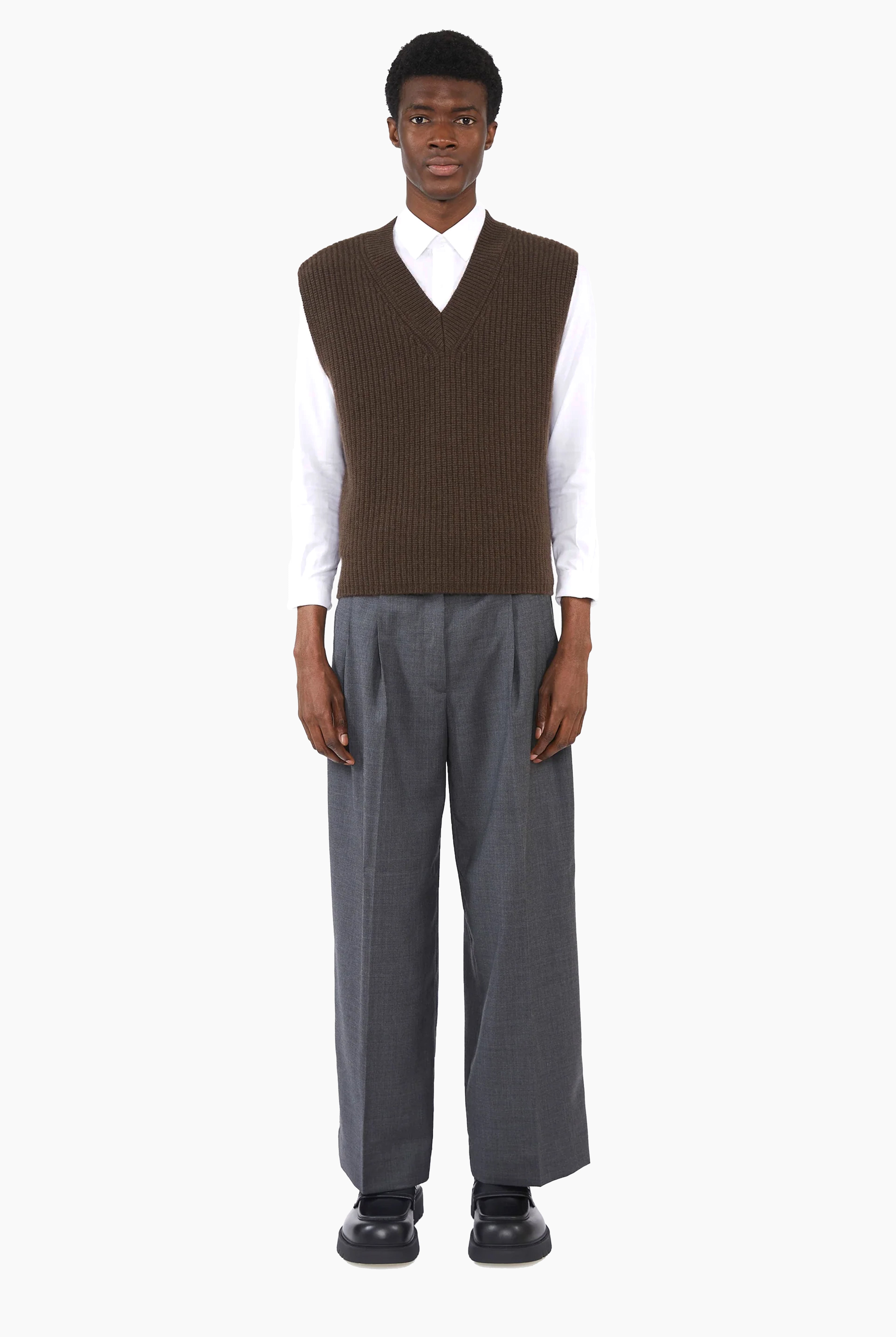 Mr Southbank cashmere Vest - Ebony – front view