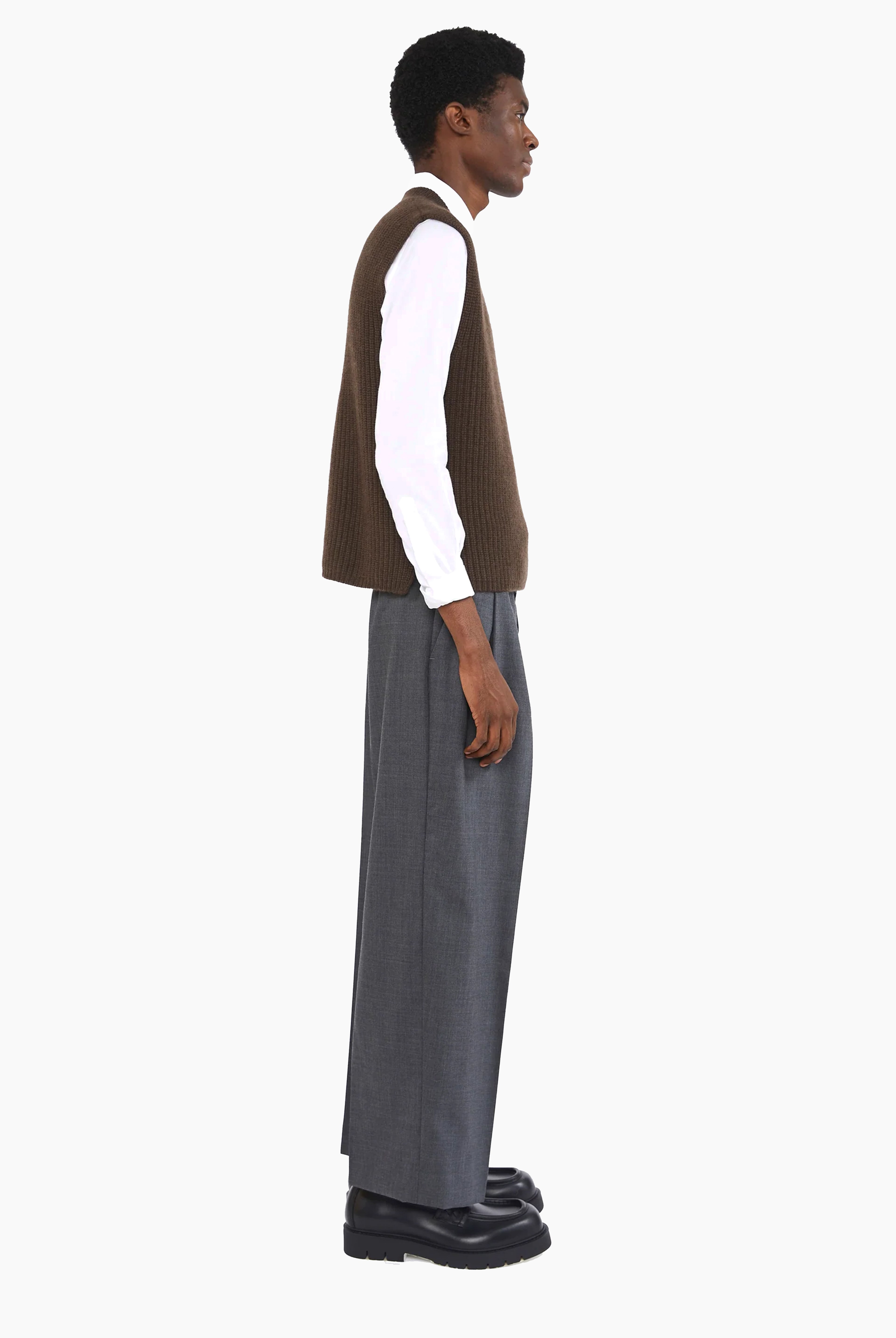 Mr Southbank cashmere Vest - Ebony – side view
