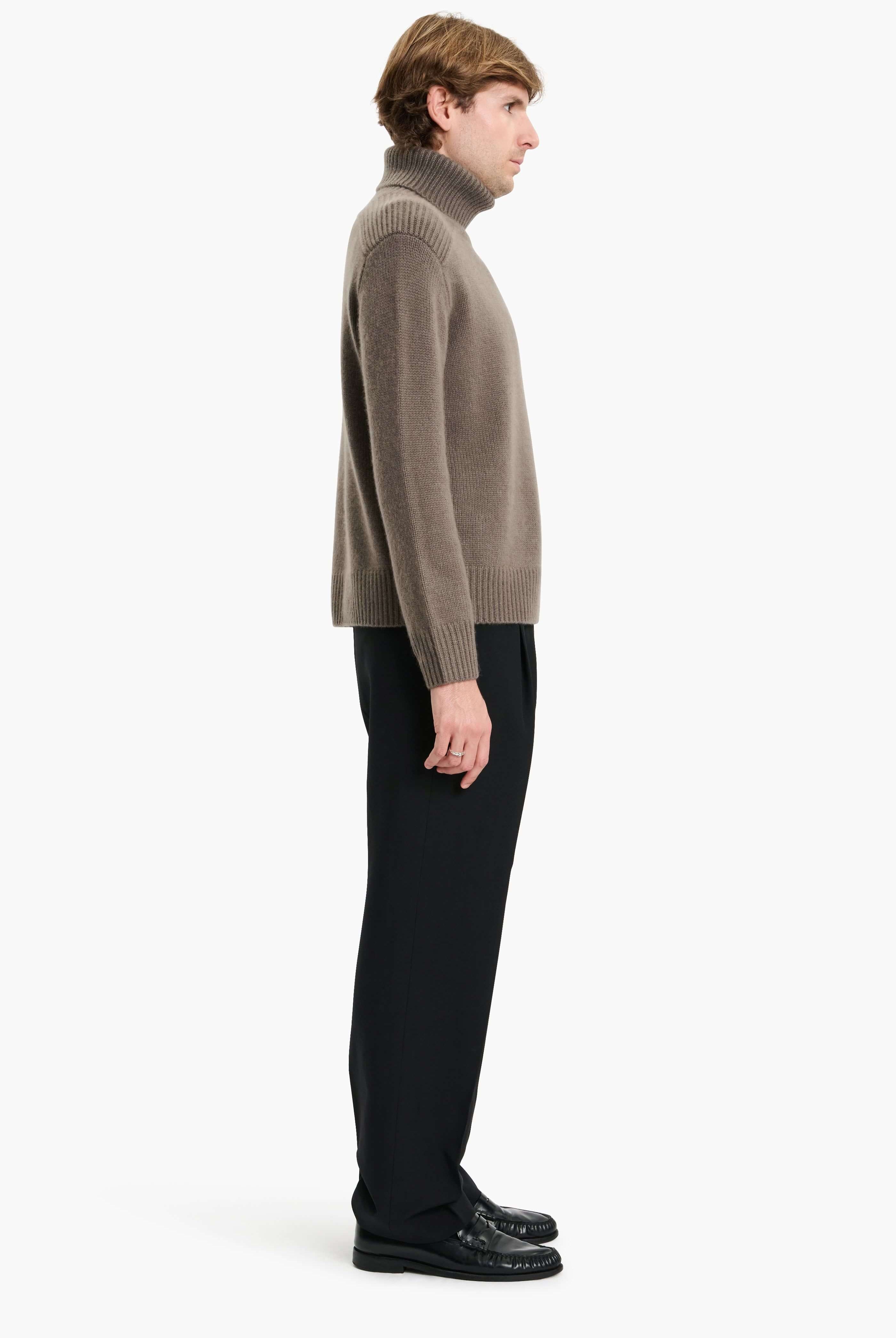 Mr Embankment cashmere Sweater - Shiitake – side view
