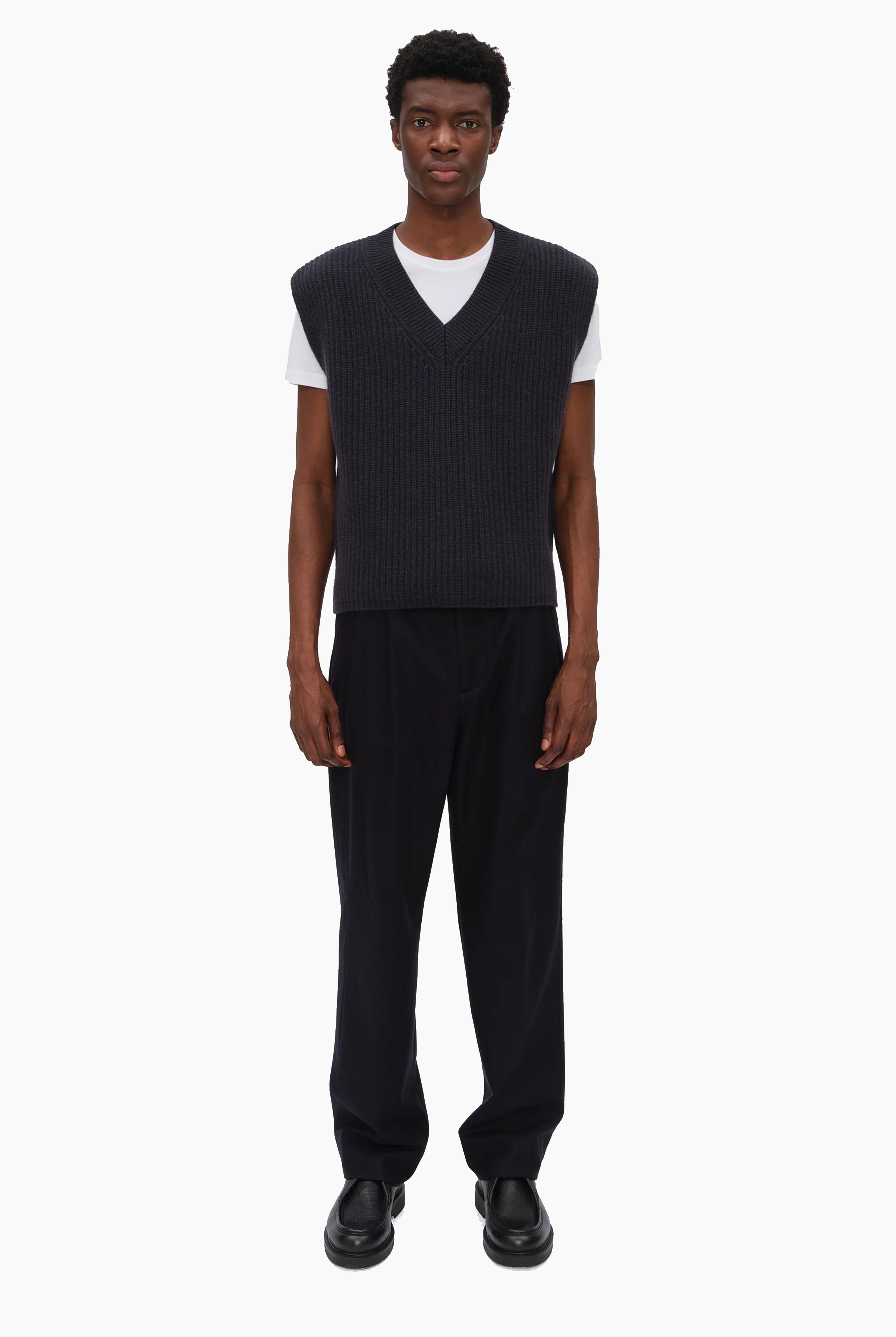 Mr Southbank cashmere Vest - Gravity Grey – front view
