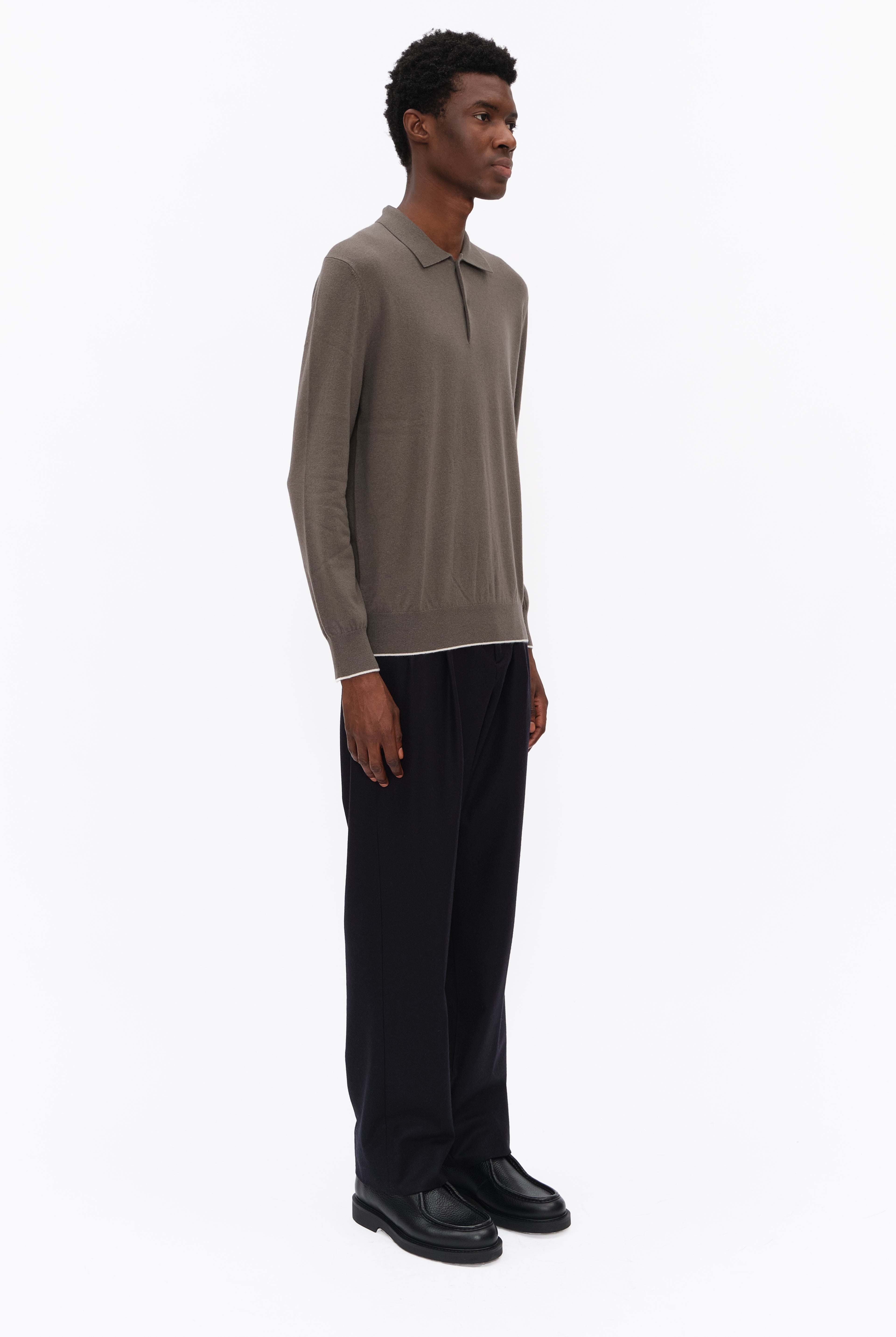 Mr Swansea cashmere Sweater - Evergreen Fog – side view