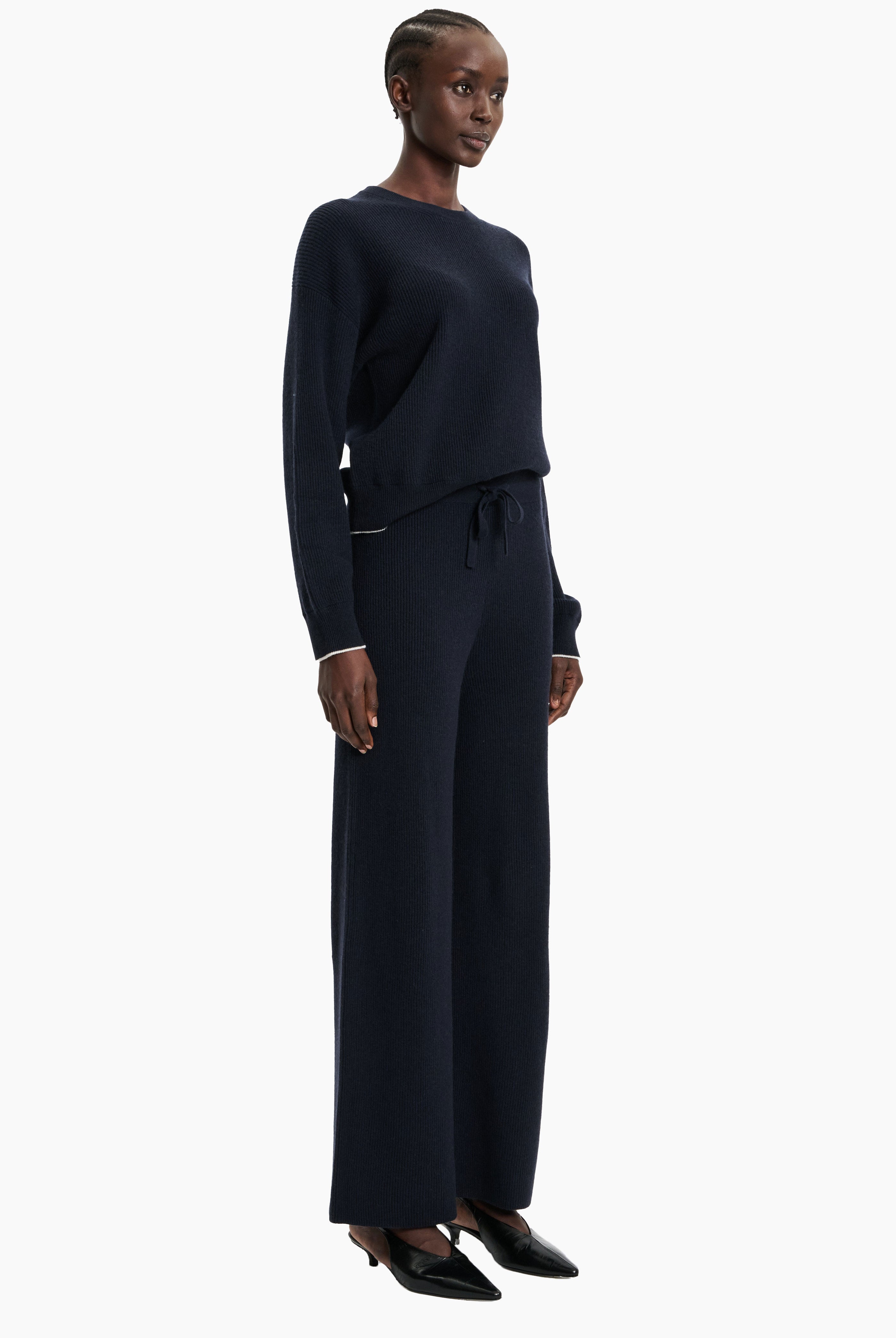Beau cashmere Trousers - Navy – side view