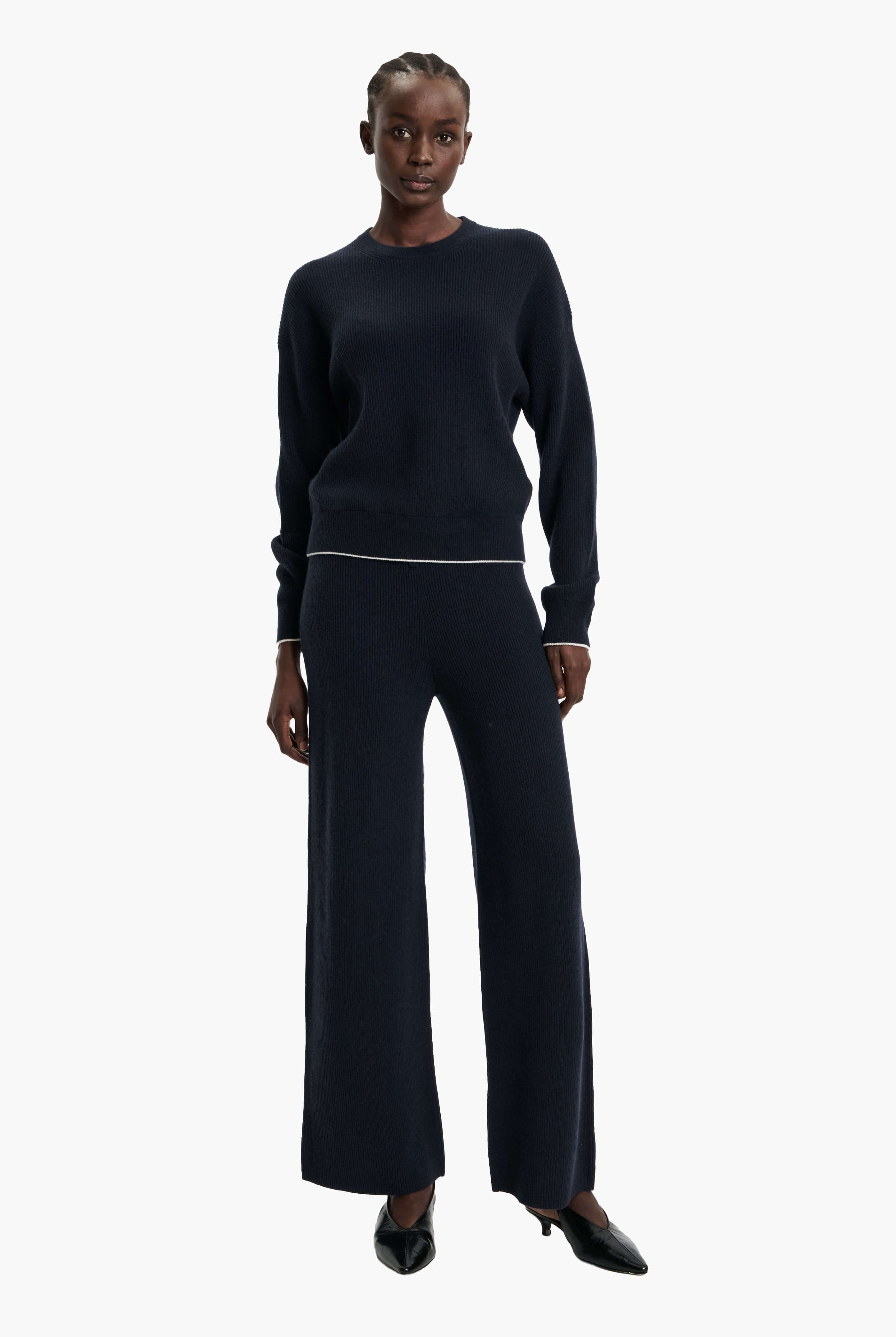 New Cornwall cashmere Sweater - Navy – styling shot