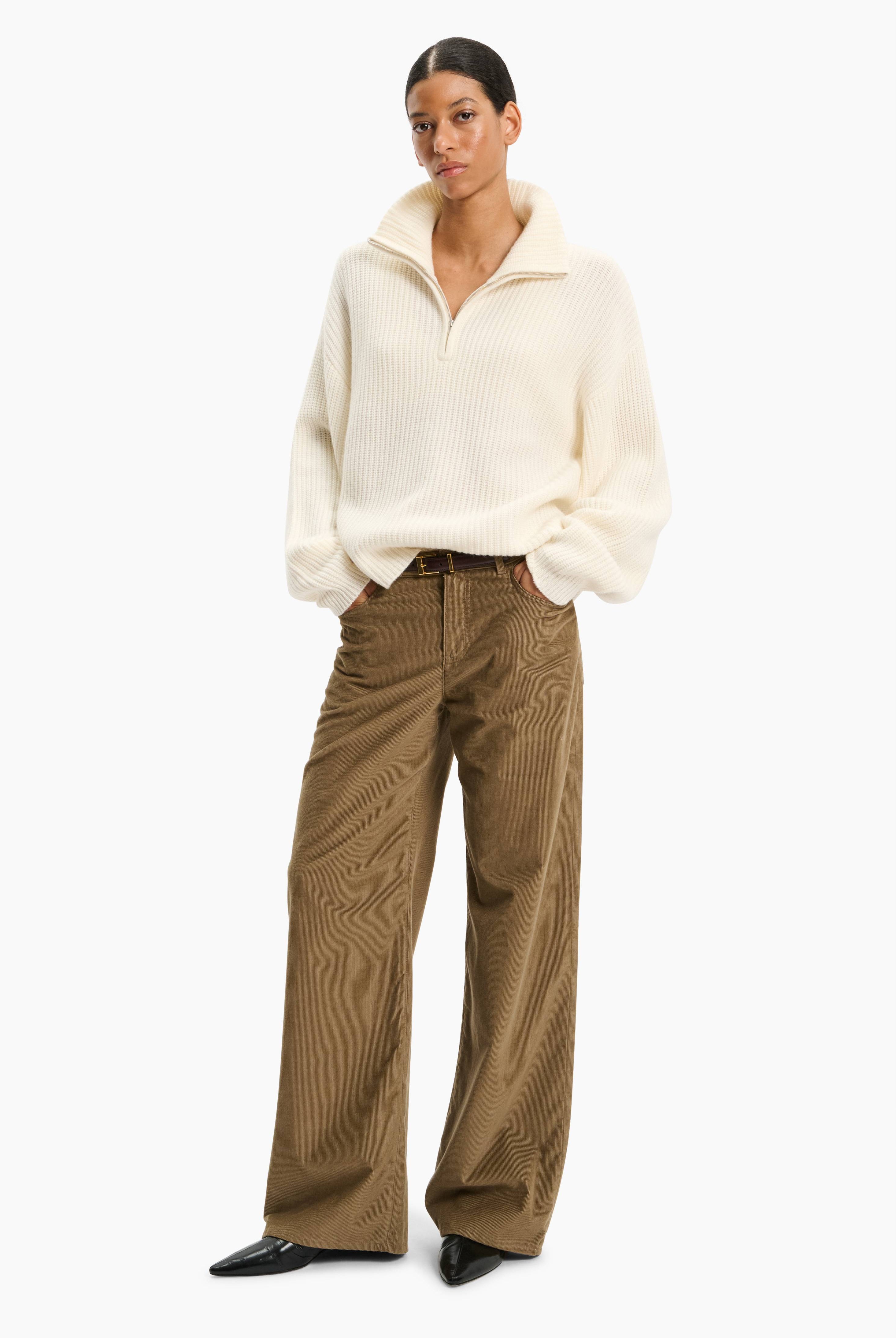 New Millie cashmere Sweater - Ivory – styling shot