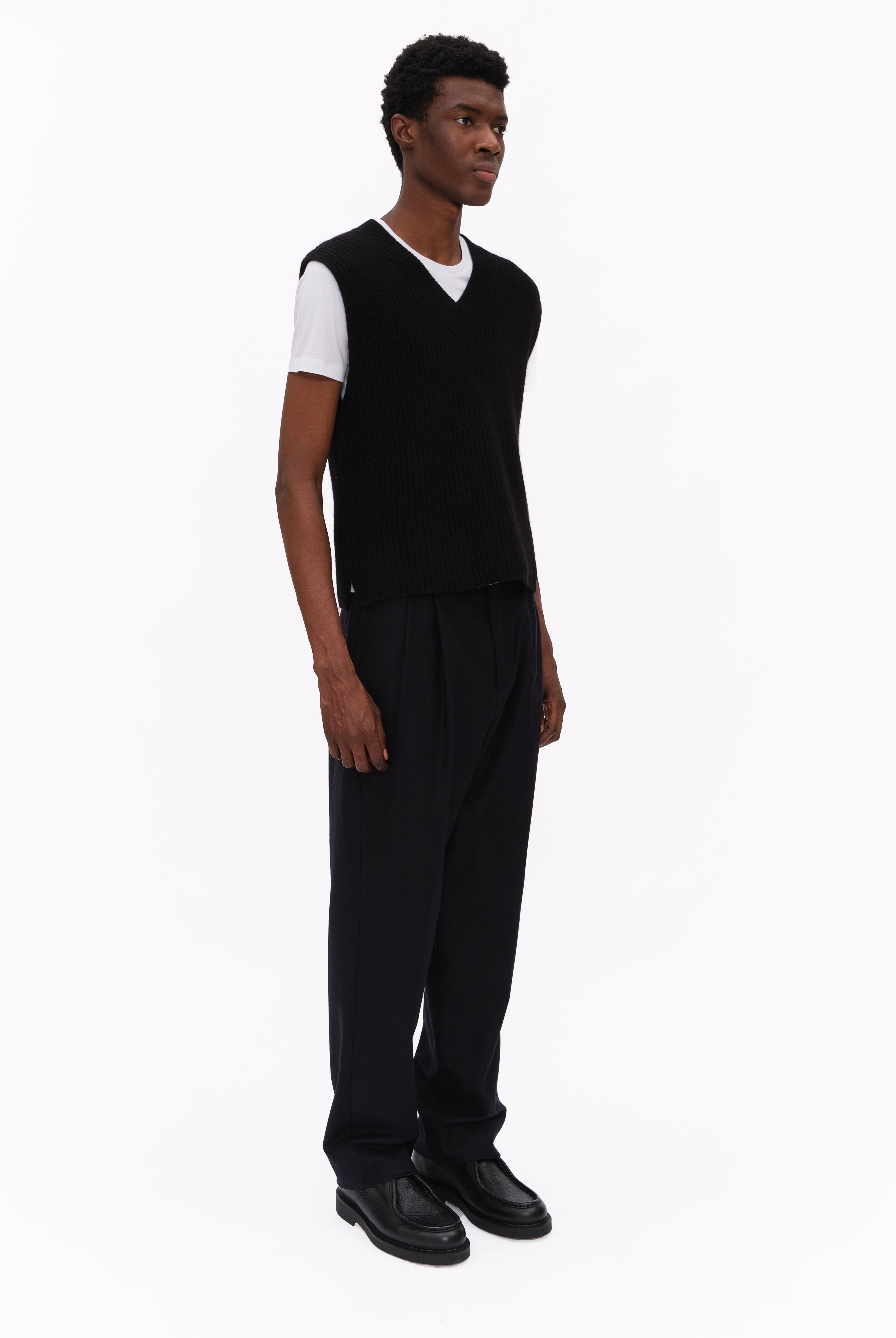 Mr Southbank cashmere Vest - Black – side view