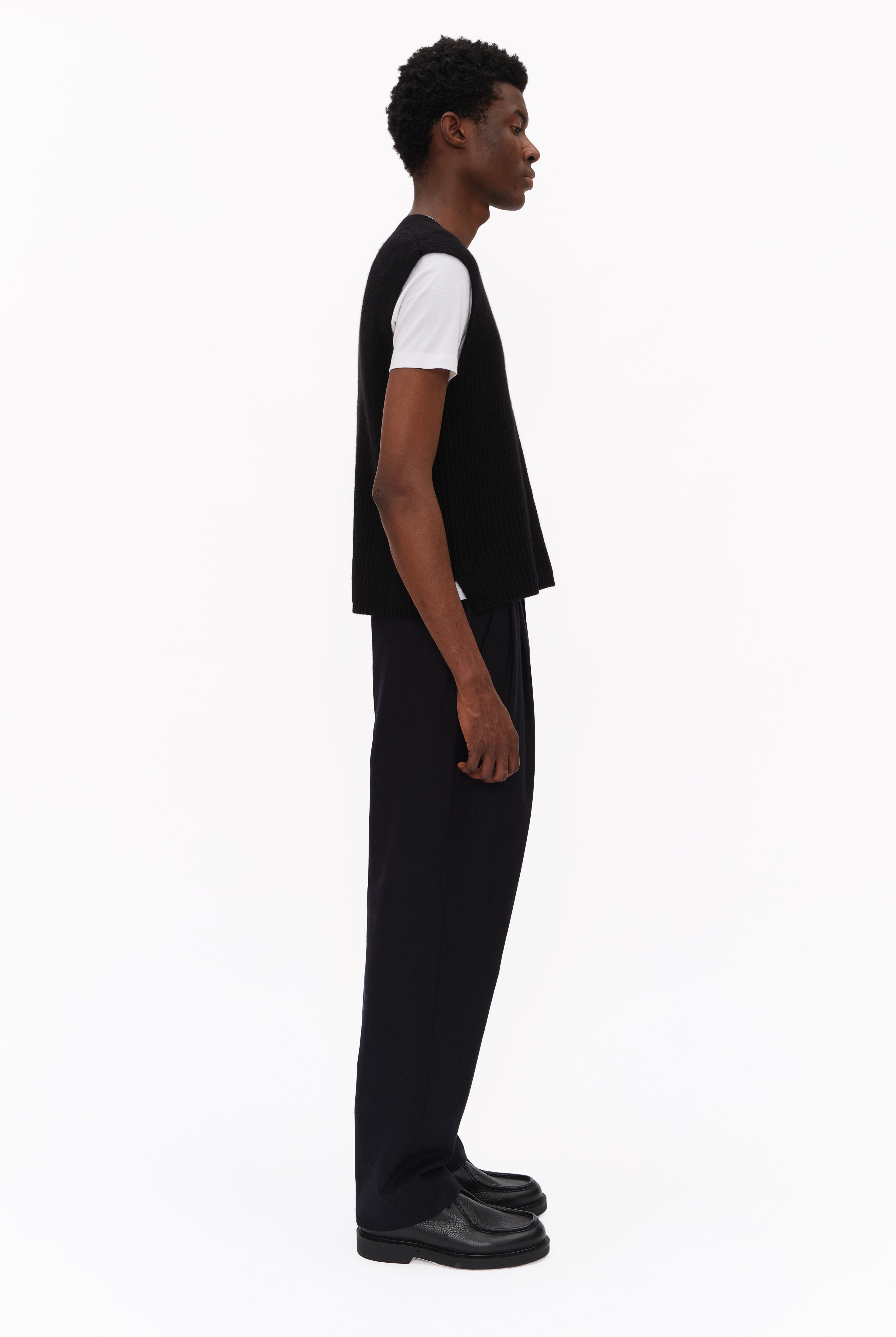 Mr Southbank cashmere Vest - Black – side view