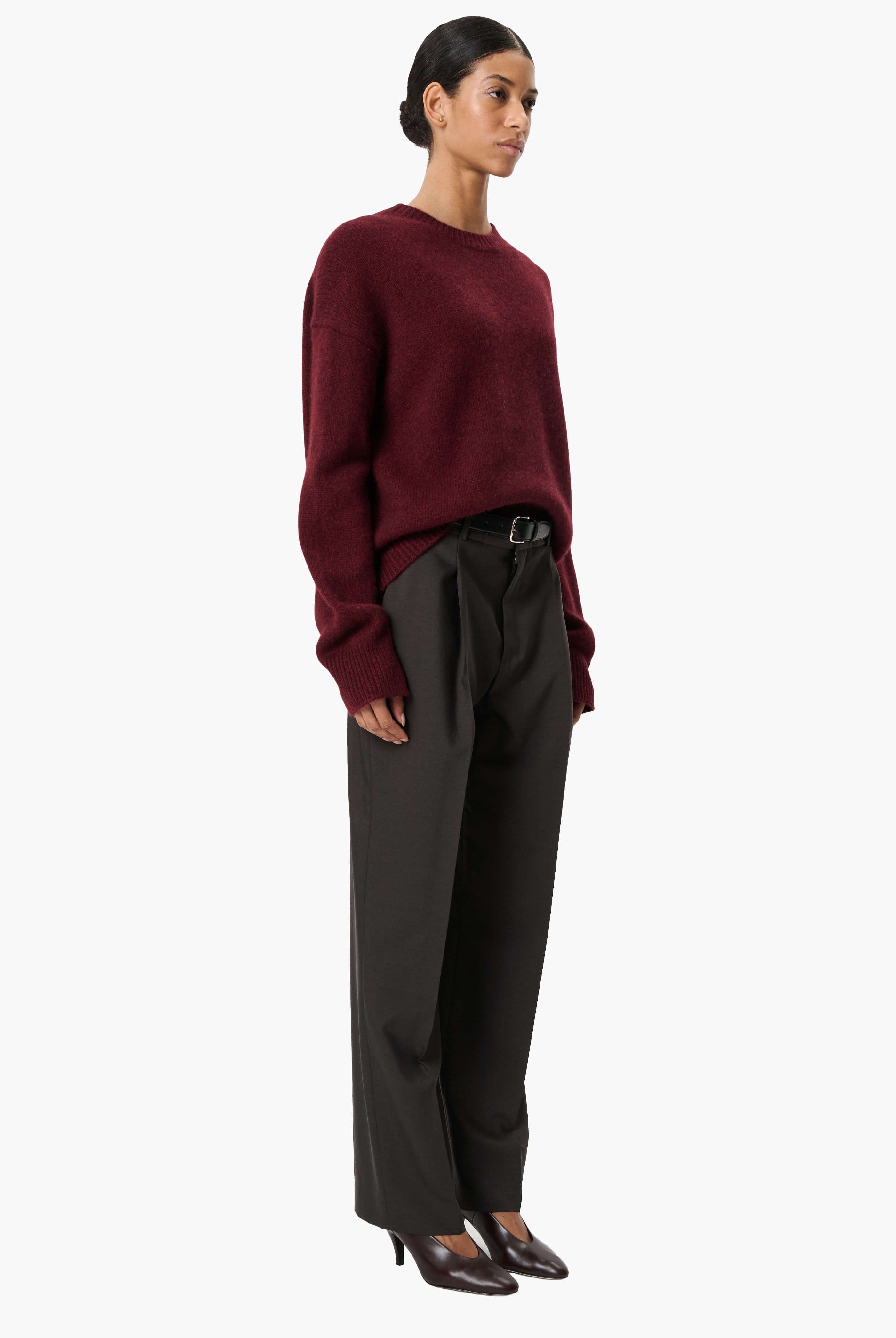 The Ivy cashmere Sweater - New Burgundy – side view