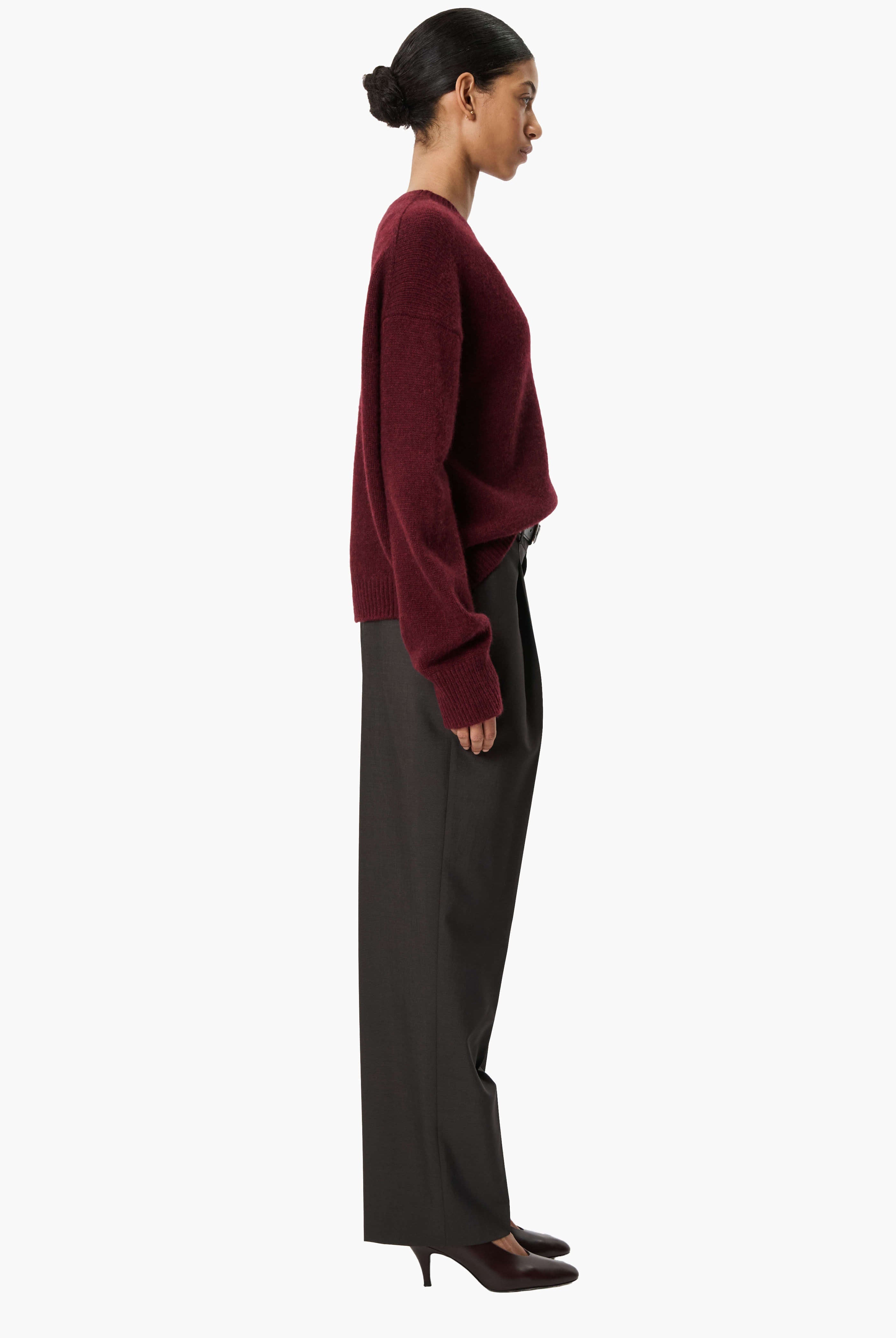 The Ivy cashmere Sweater - New Burgundy – side view