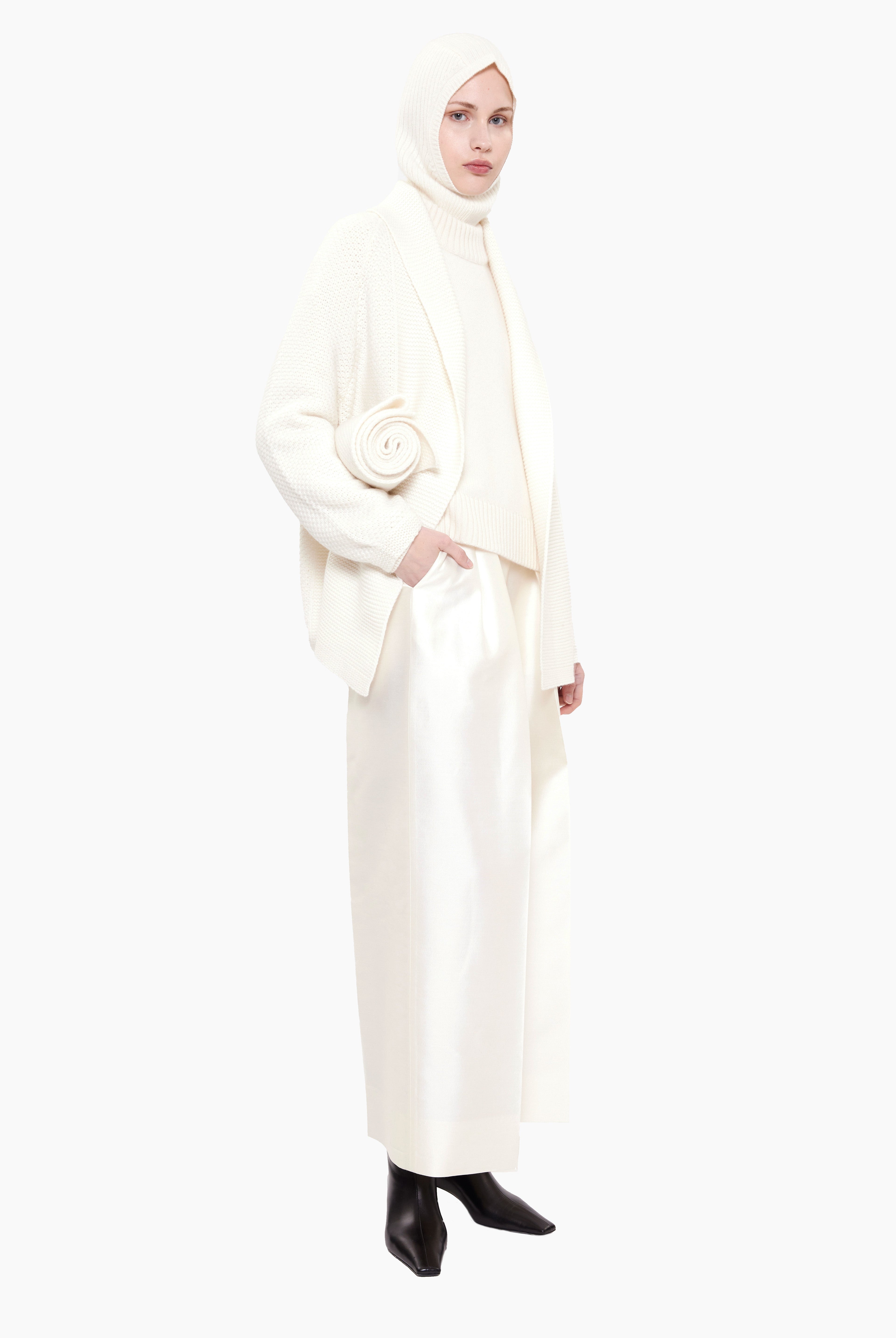 Chantel cashmere Cardigan - Ivory – styling shot