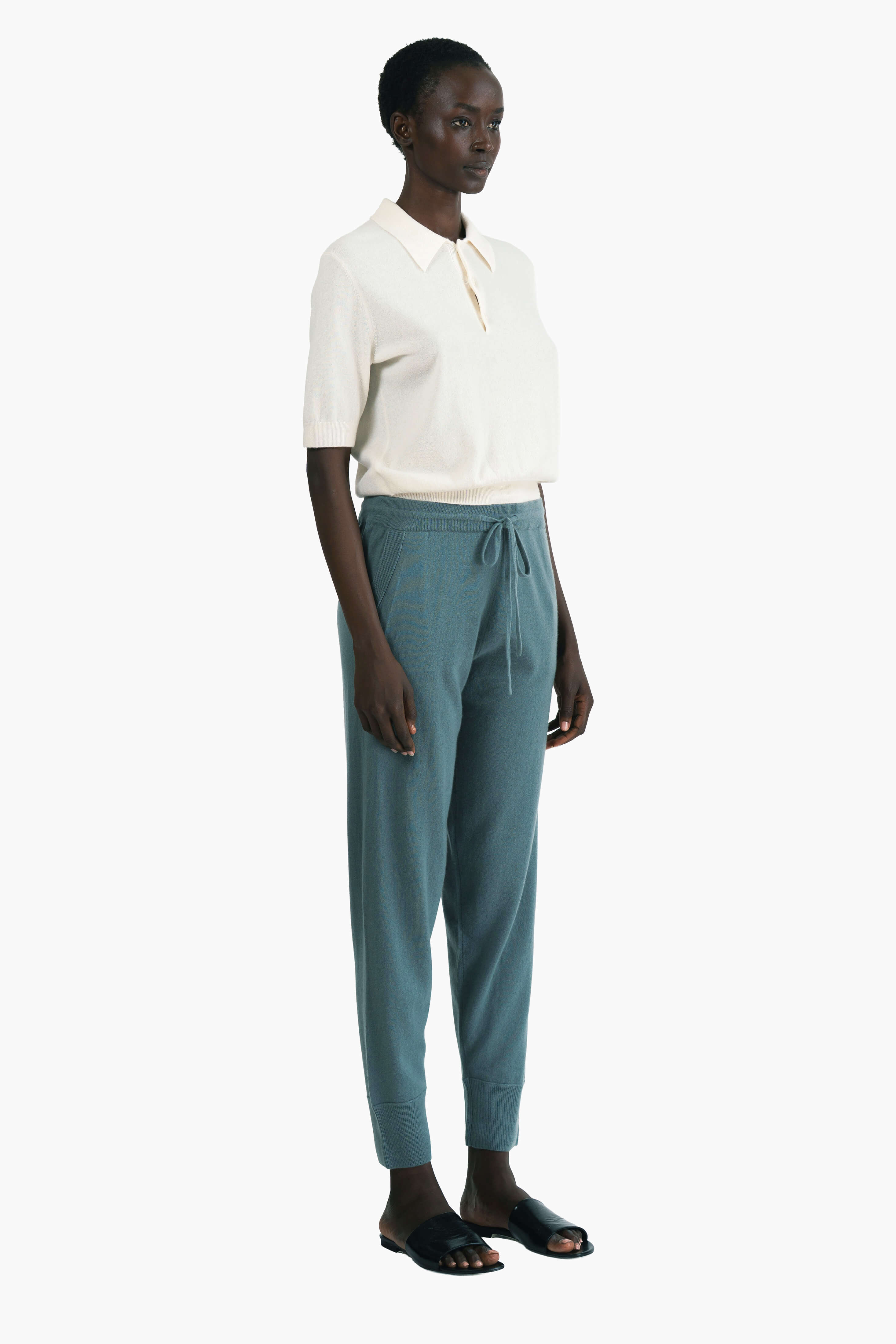Annabelle cashmere Trousers - Sage Green – side view