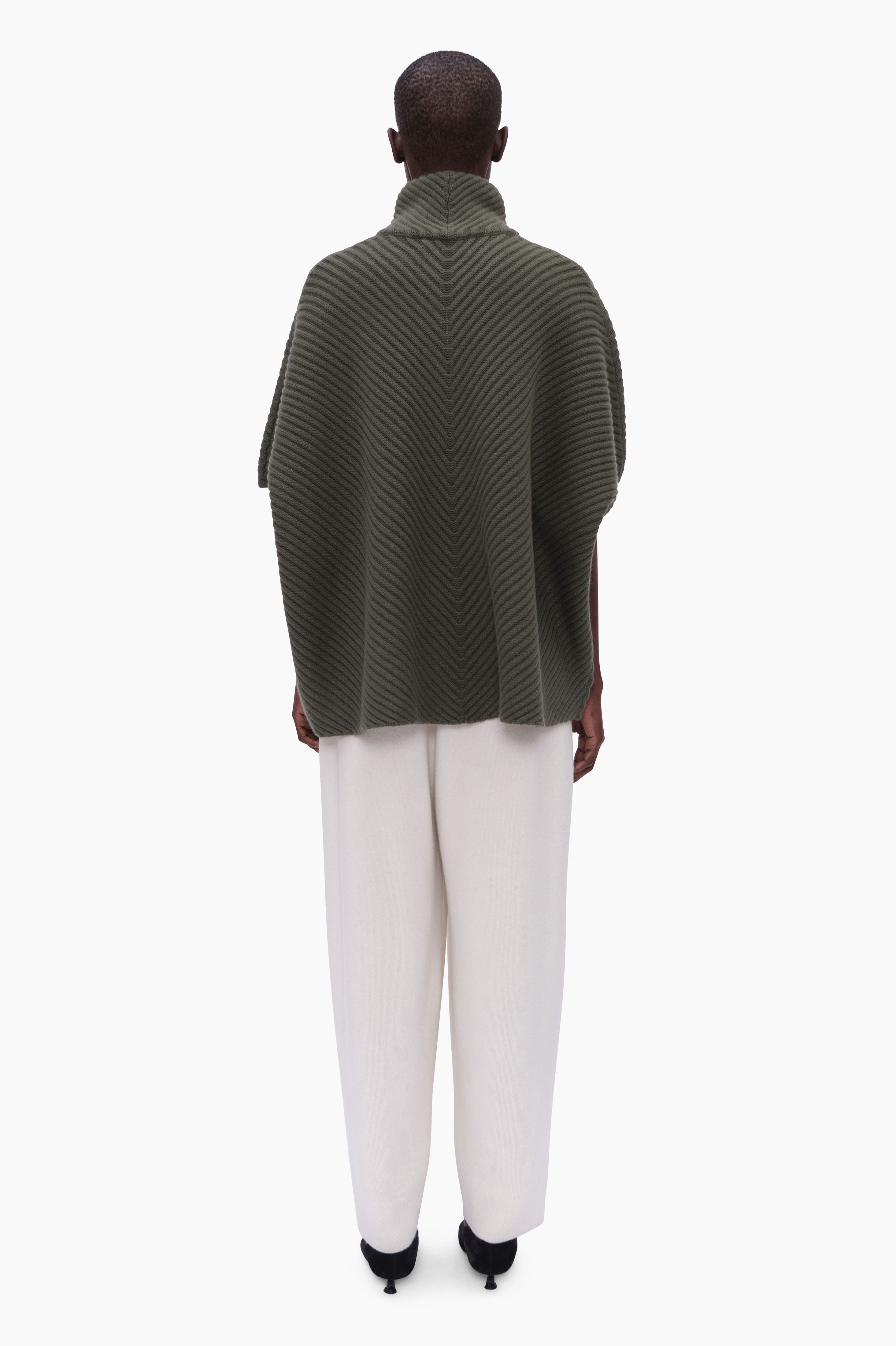 Brigitta cashmere Sweater - Shooting Green – back view