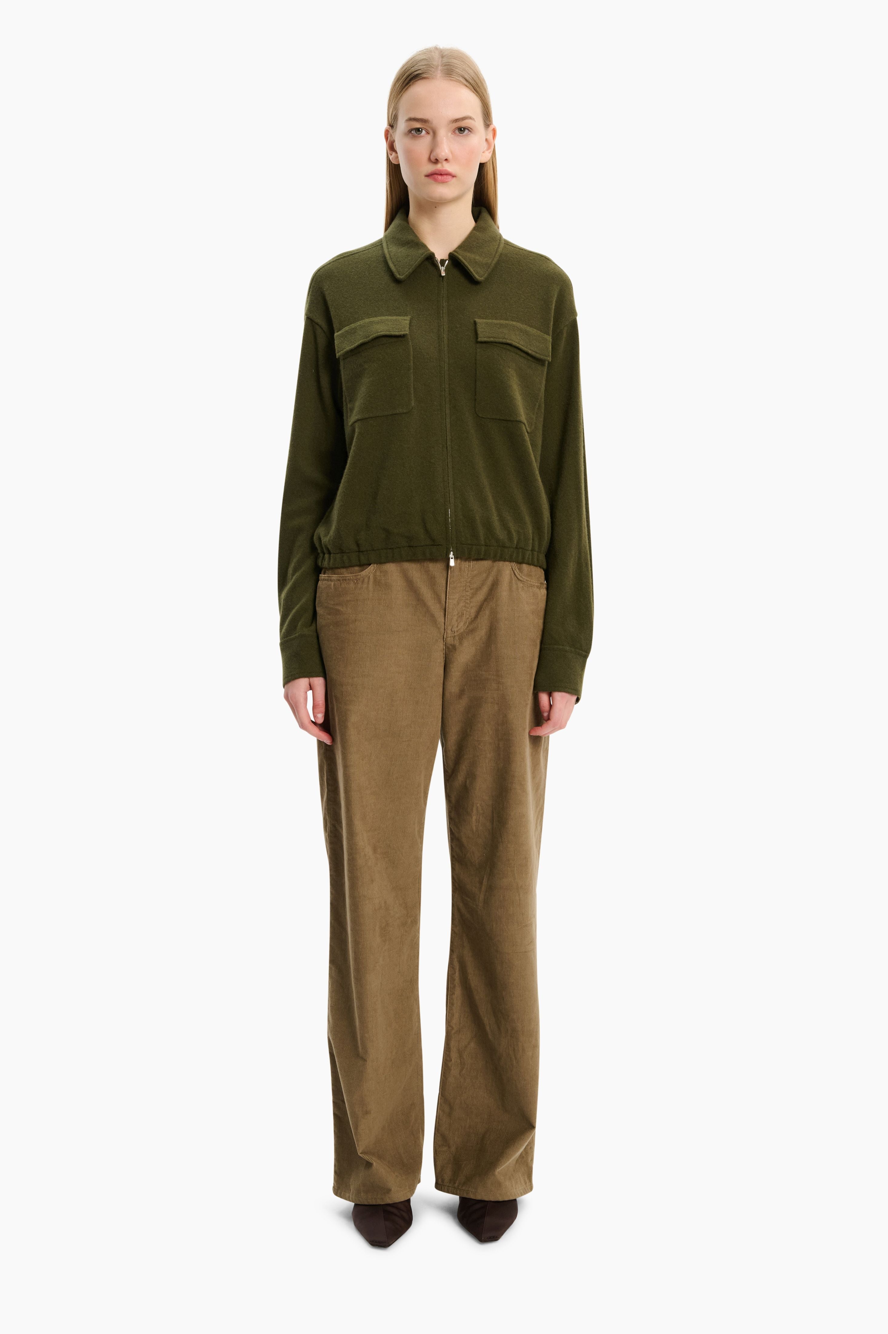 Aylsham cashmere Sweater - Dark Olive – styling shot
