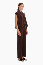 Connie cashmere Cardigan - Dark Chocolate – side view