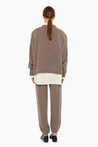 Eloise cashmere Trousers - Desert Taupe – back view