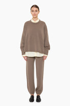 Eloise cashmere Trousers - Desert Taupe – front view