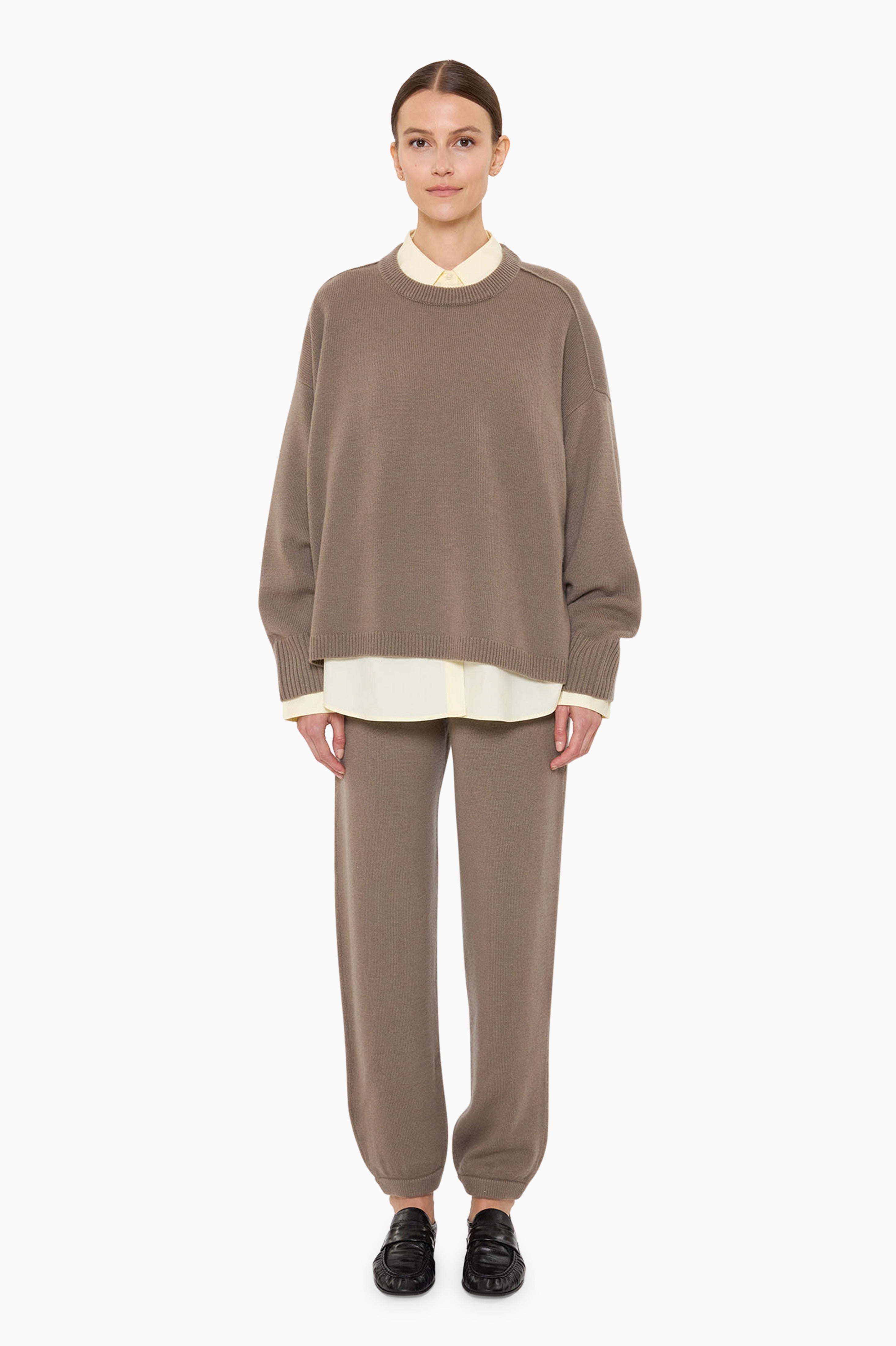 Eloise cashmere Trousers - Desert Taupe – front view