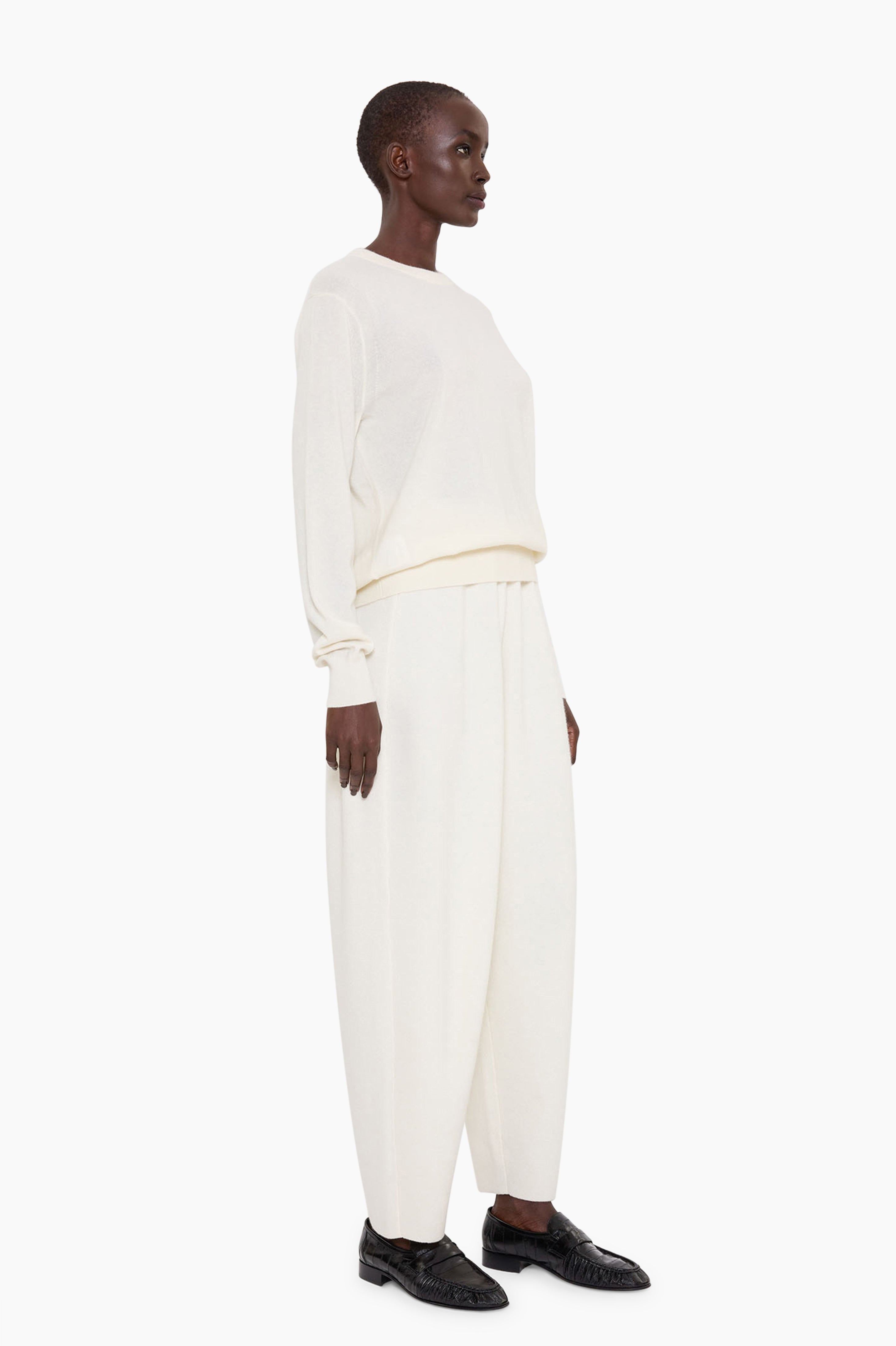 Marlowe cashmere Sweater - Ivory – side view