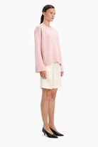 Knightsbridge cashmere Sweater - Quartz Pink – side view