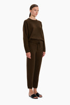 Eloise cashmere Trousers - Smoked Brown – side view