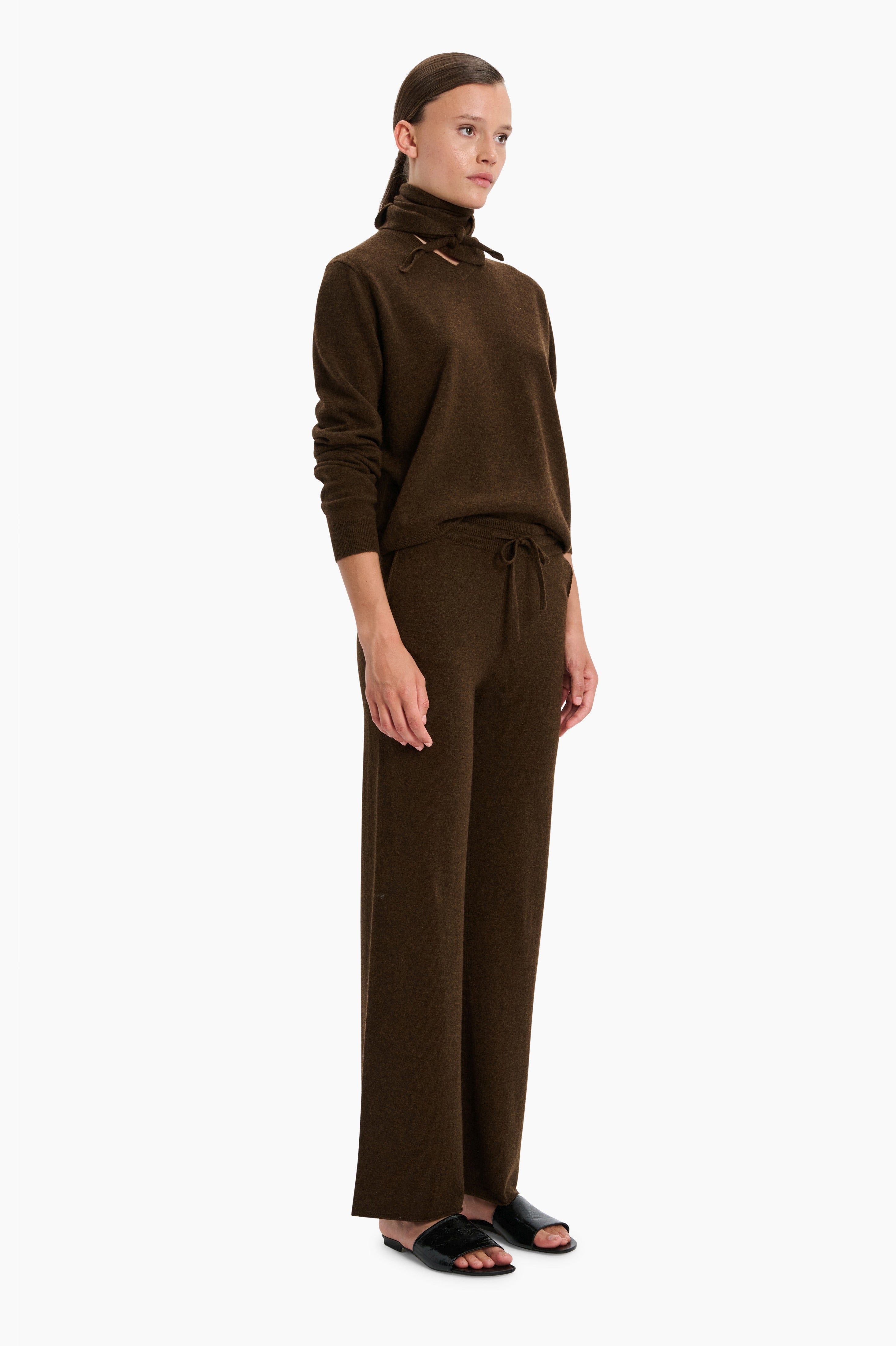 Brickwell cashmere Trousers - Smoked Brown – side view