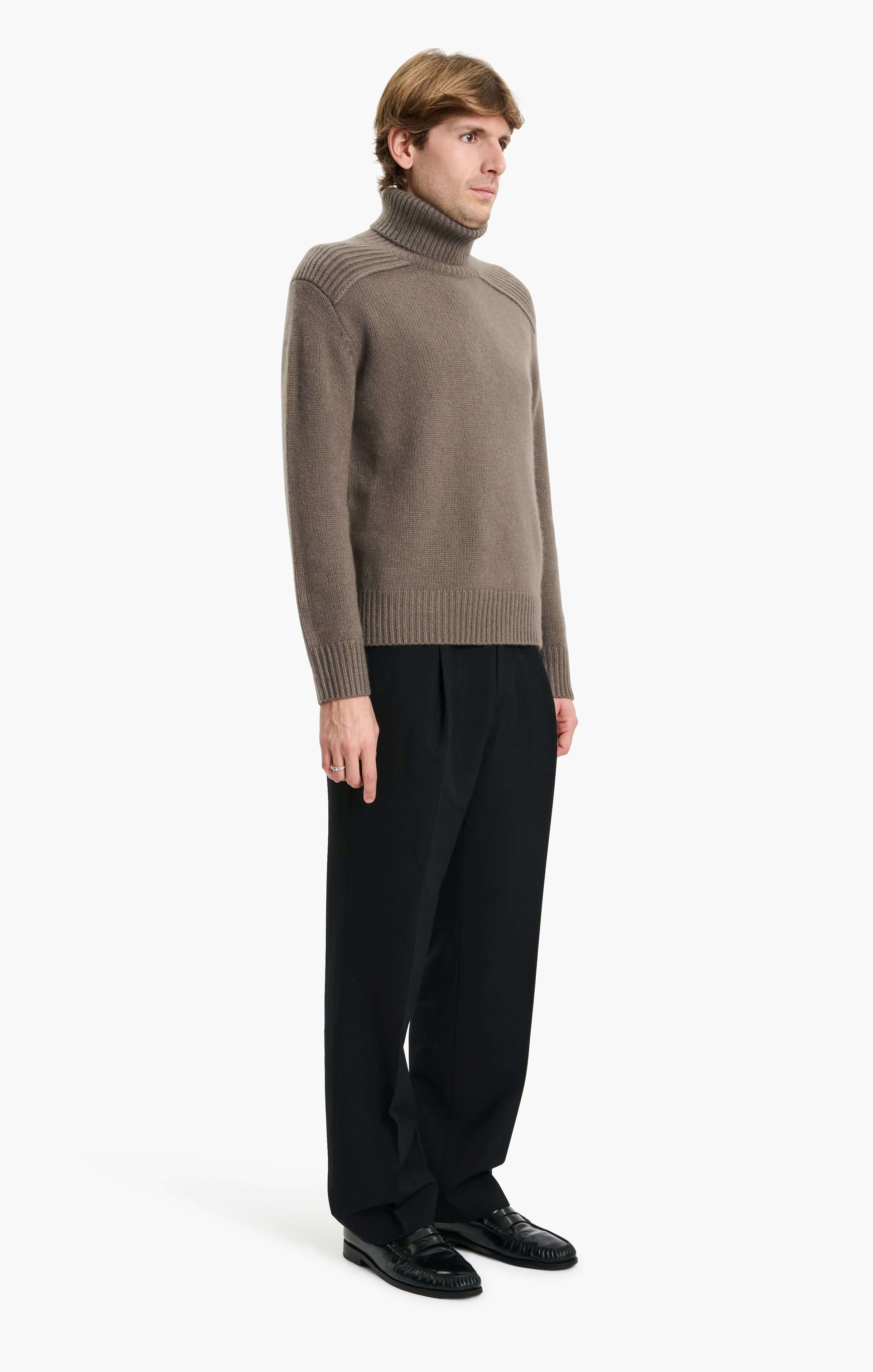 Mr Embankment cashmere Sweater - Shiitake – side view