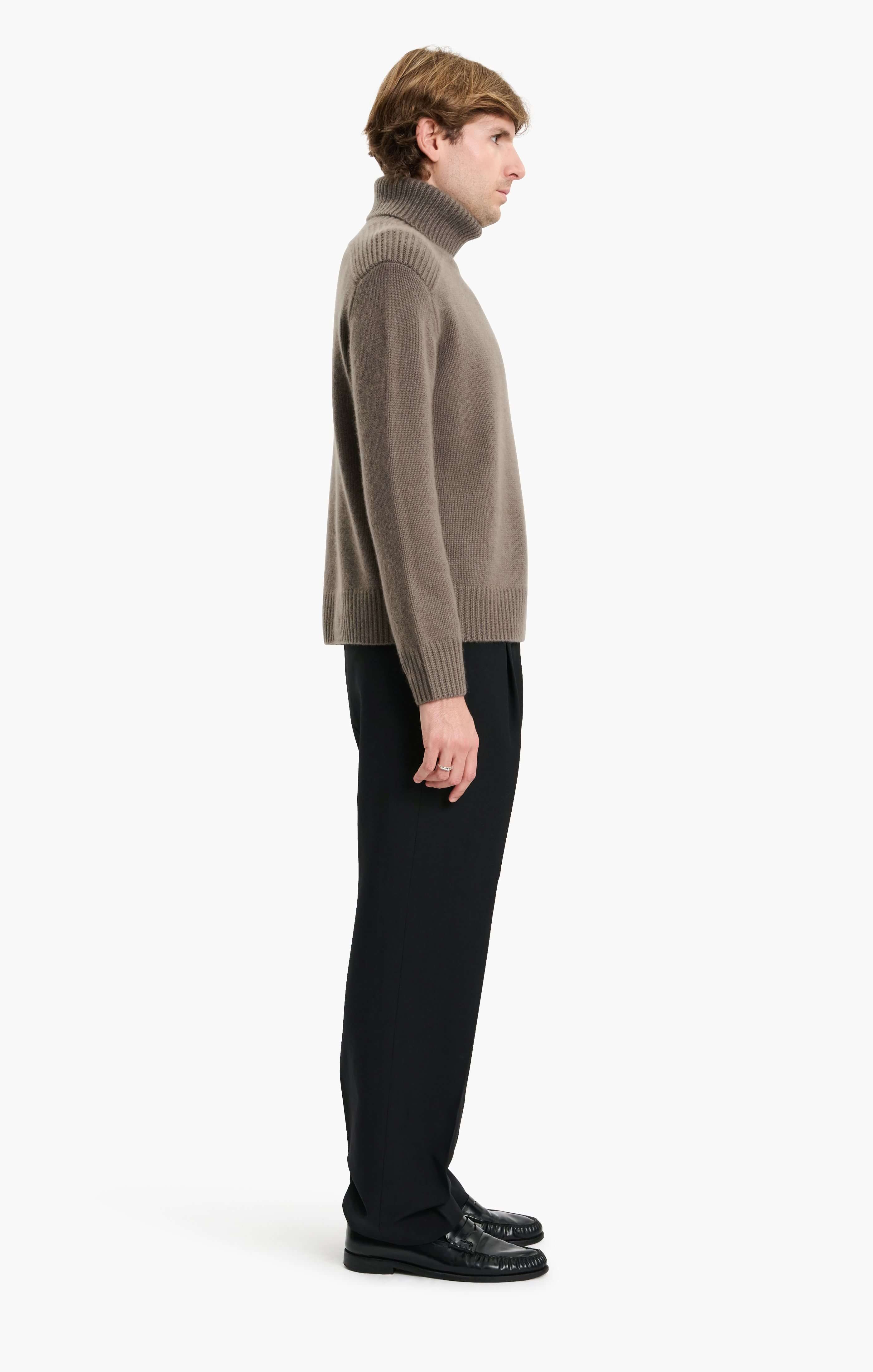 Mr Embankment cashmere Sweater - Shiitake – side view