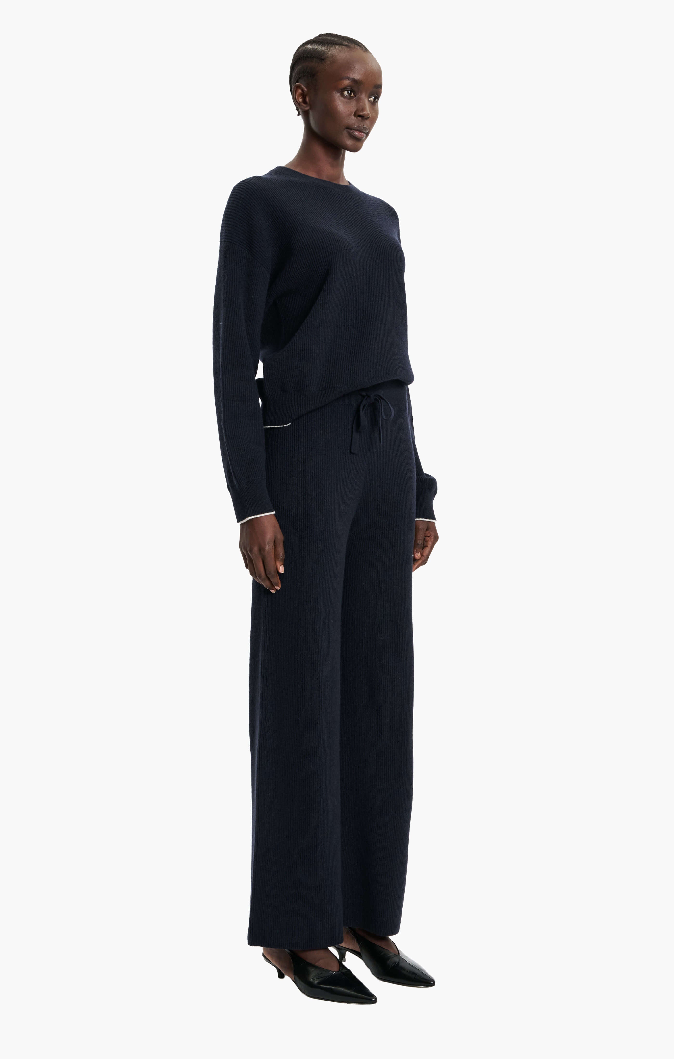 New Cornwall cashmere Sweater - Navy – side view